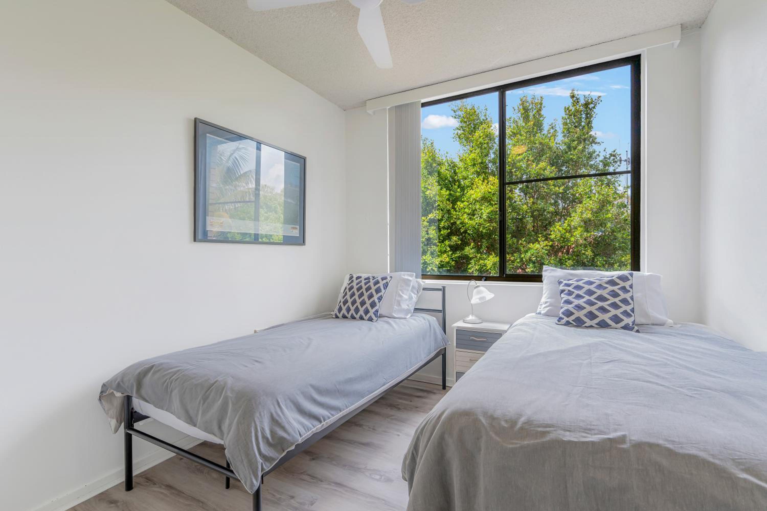 Flynns Beach Apartments 5 41 Pacific Drive