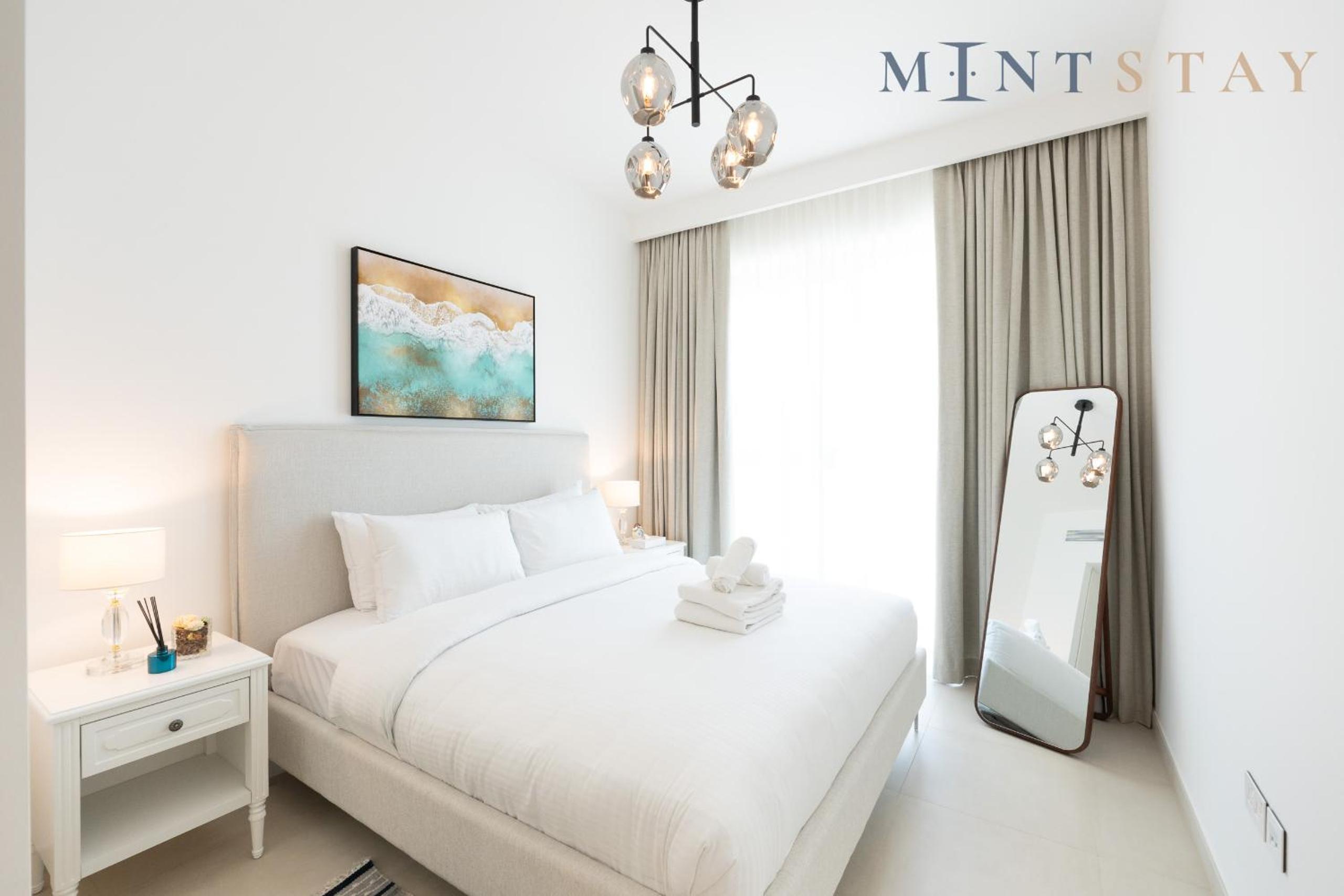 Downtown Views II City View, Downtown Dubai - Mint Stay