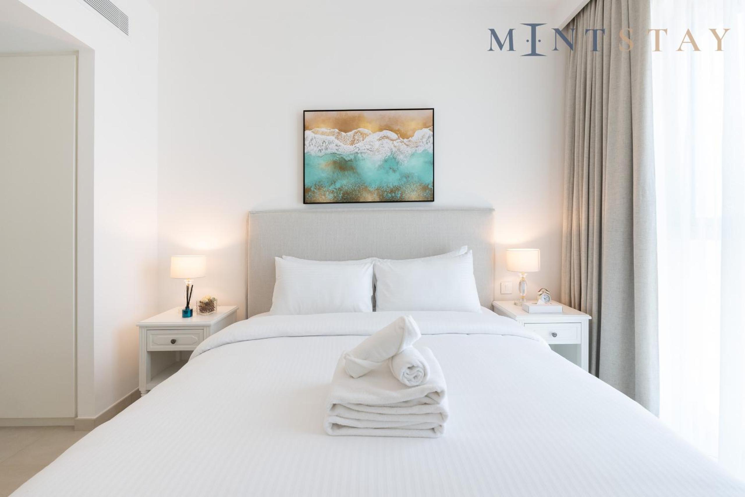 Downtown Views II City View, Downtown Dubai - Mint Stay