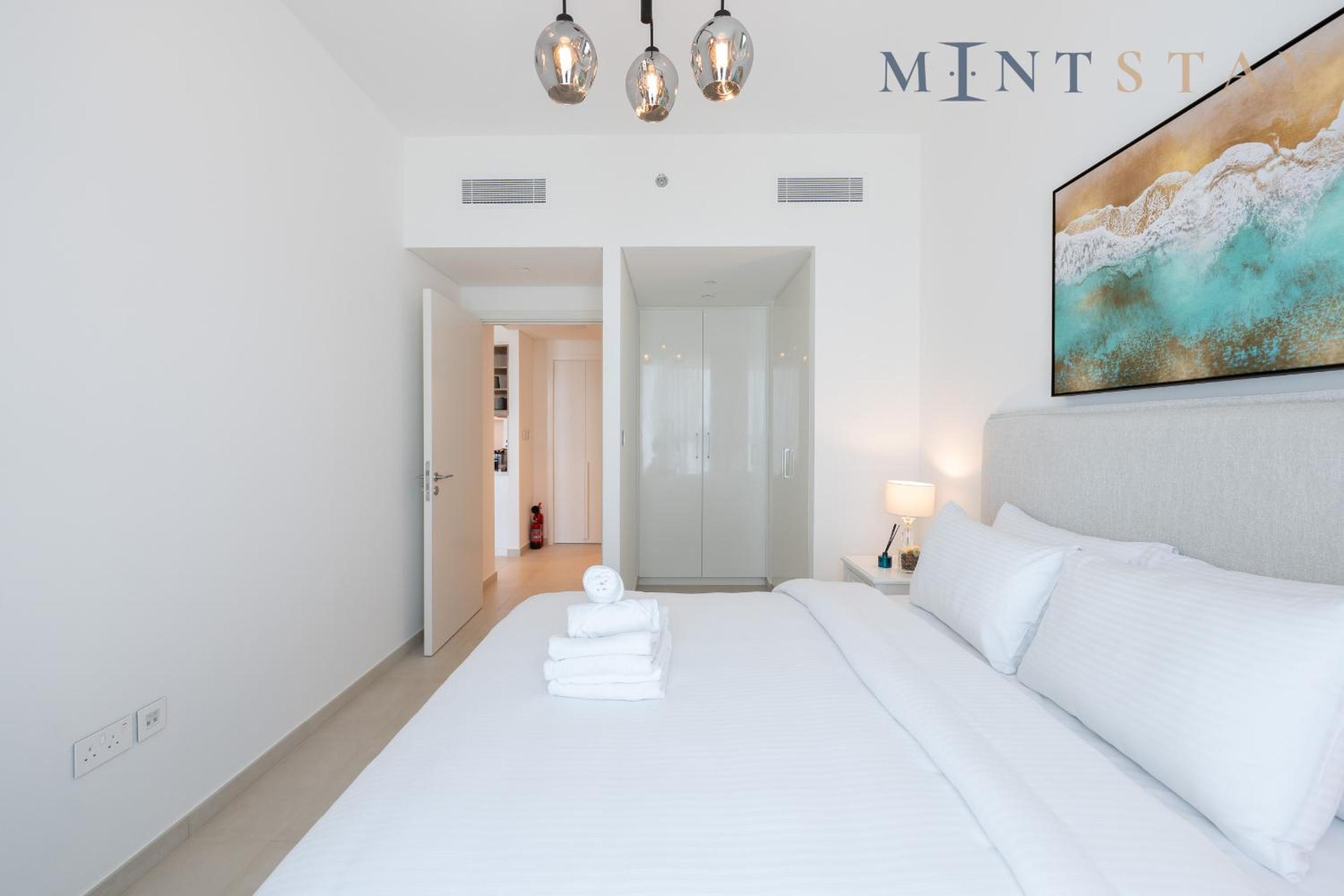 Downtown Views II City View, Downtown Dubai - Mint Stay