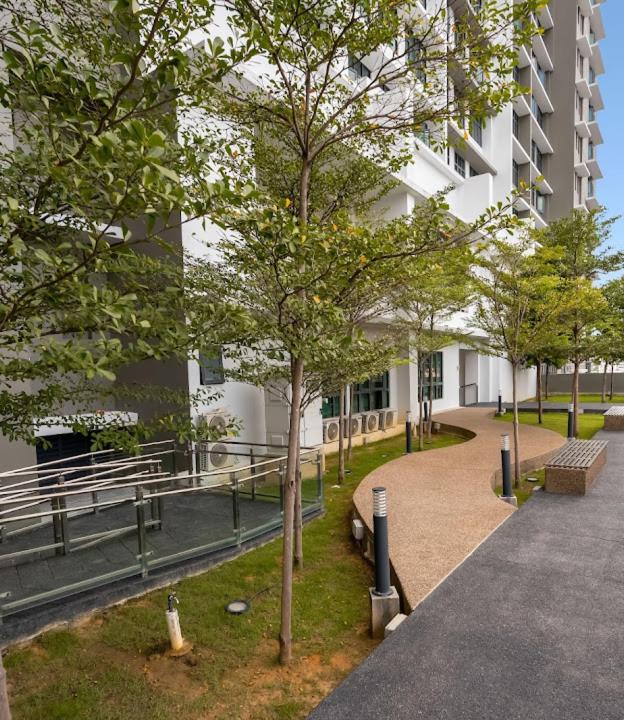 KLCC VIEW-3 BED LOVELY APARTMENTS IN KUALA LUMPUR