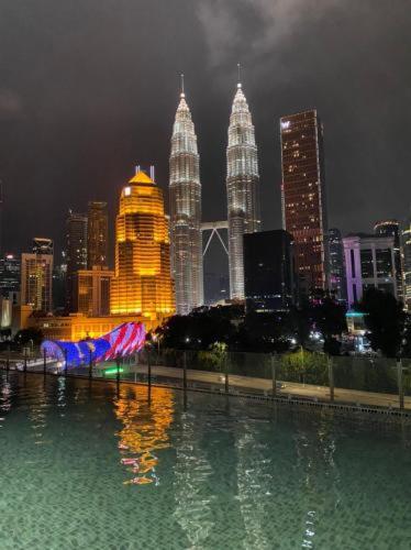 KLCC VIEW-3 BED LOVELY APARTMENTS IN KUALA LUMPUR