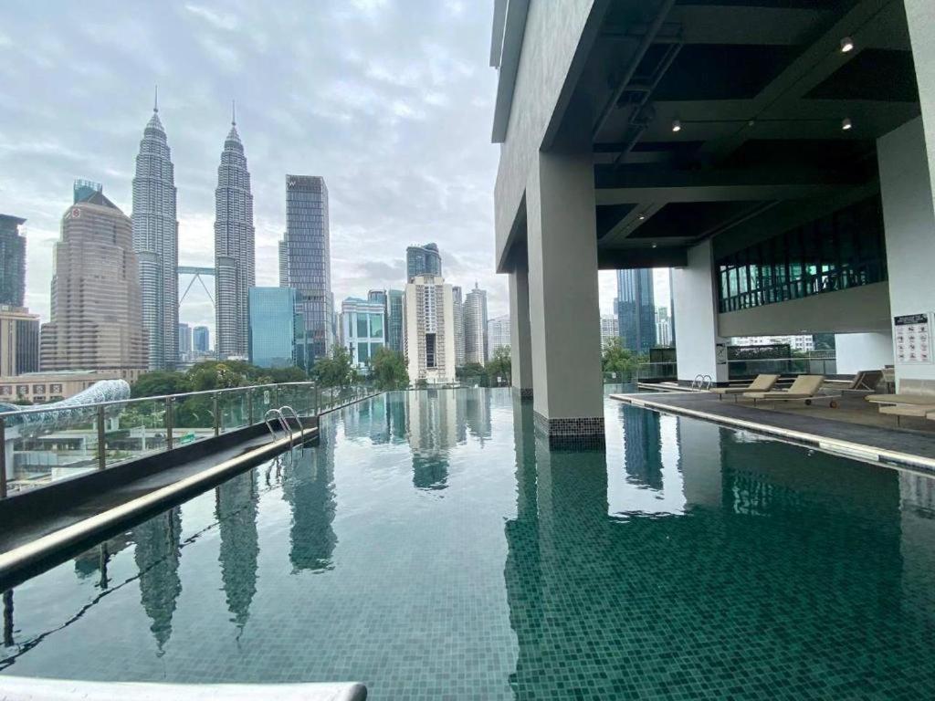 KLCC VIEW-3 BED LOVELY APARTMENTS IN KUALA LUMPUR