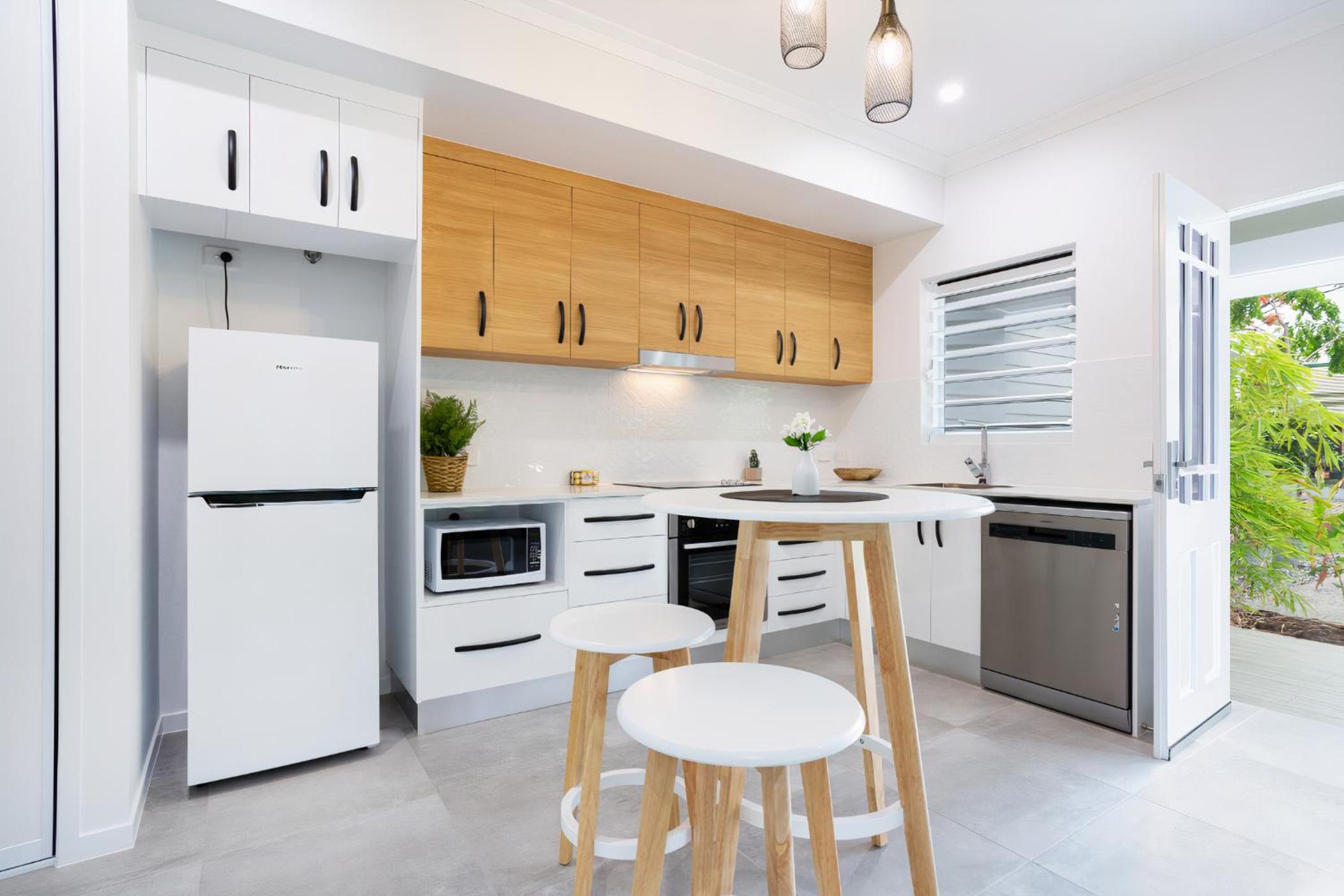 Bamboo Villa - Edge Hill Cairns Luxury Pet Friendly Sleeps 3