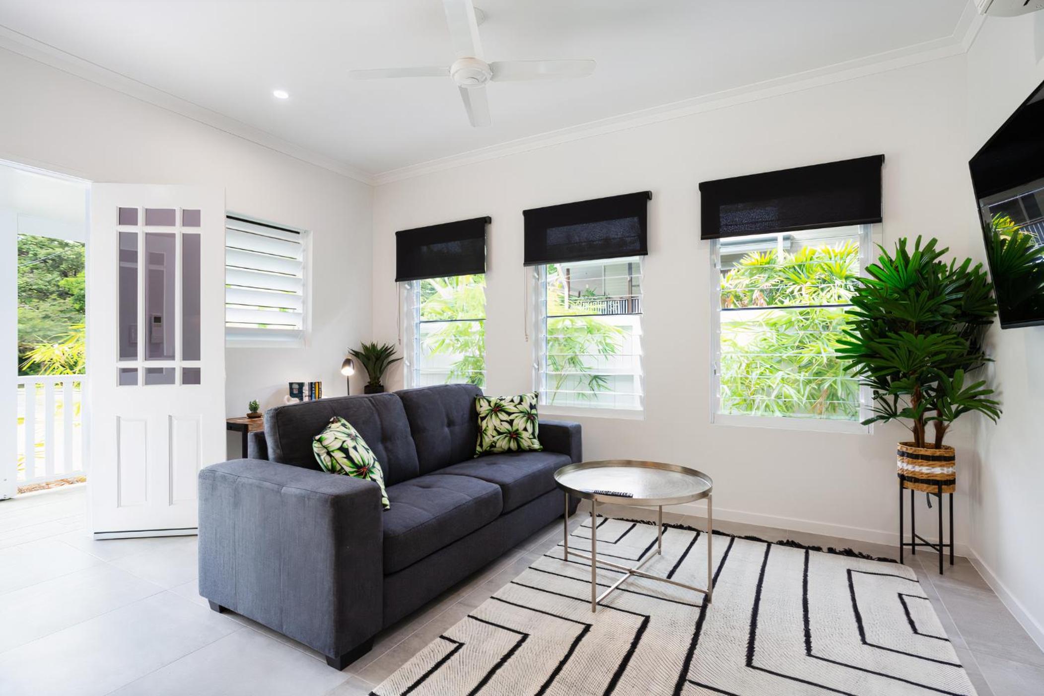 Bamboo Villa - Edge Hill Cairns Luxury Pet Friendly Sleeps 3