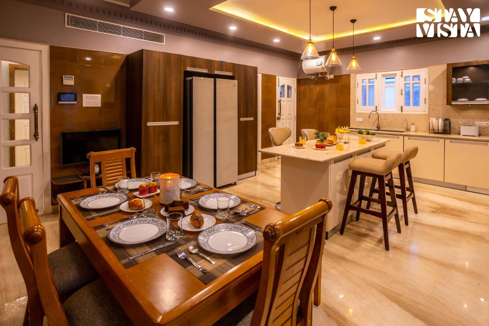 StayVista at Midsummer Moon - Mountain View with Courtyard view 5