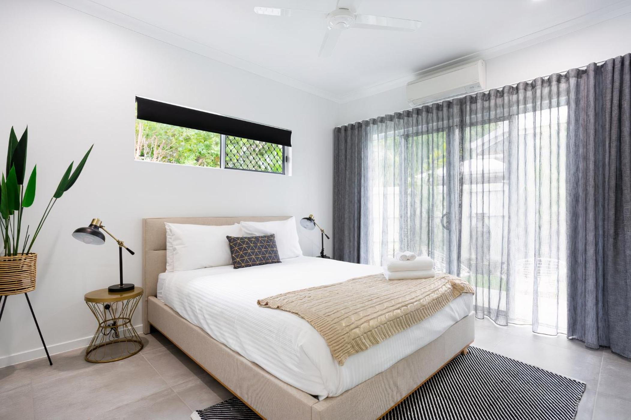 Bamboo Villa - Edge Hill Cairns Luxury Pet Friendly Sleeps 3