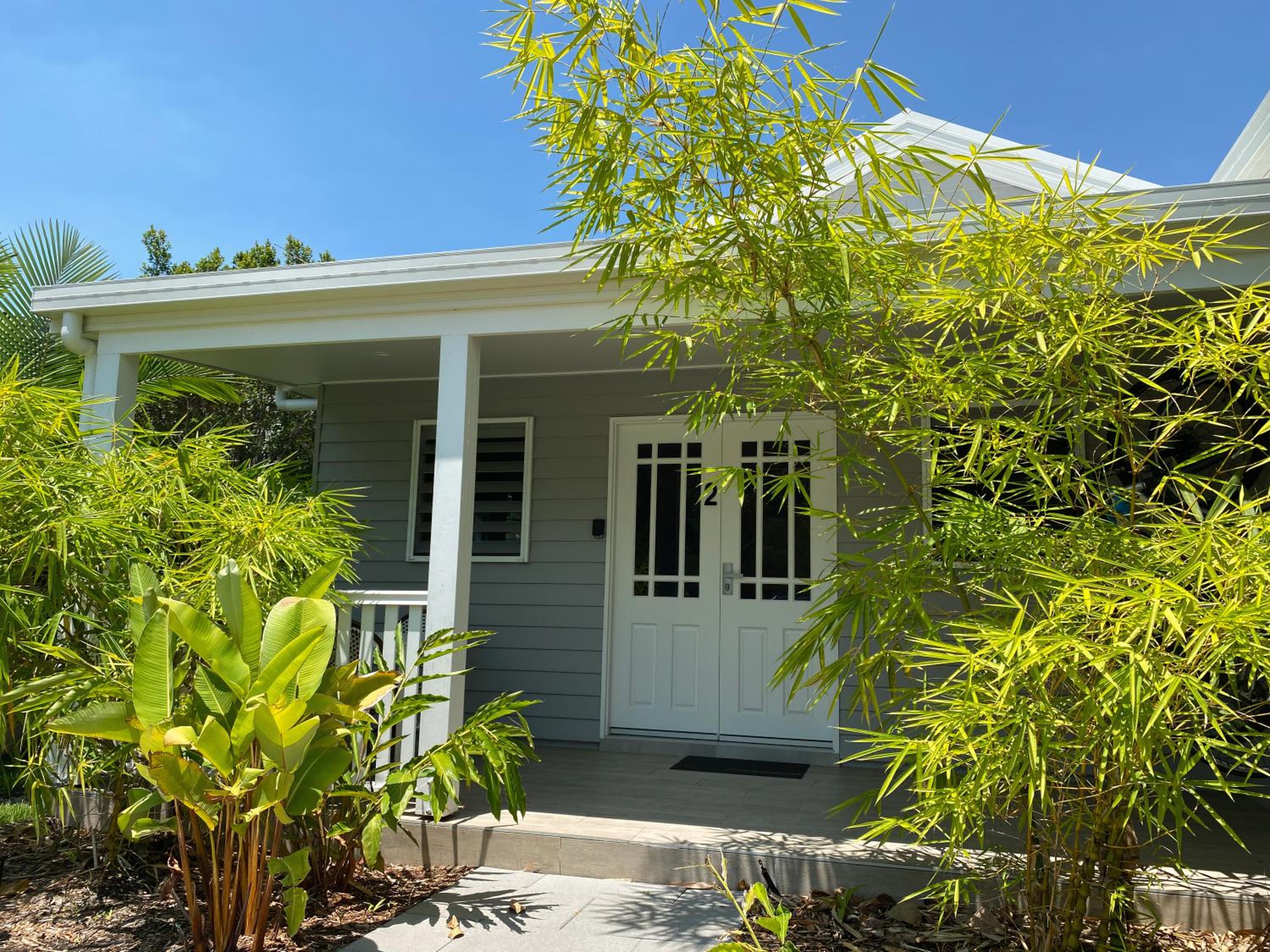 Bamboo Villa - Edge Hill Cairns Luxury Pet Friendly Sleeps 3