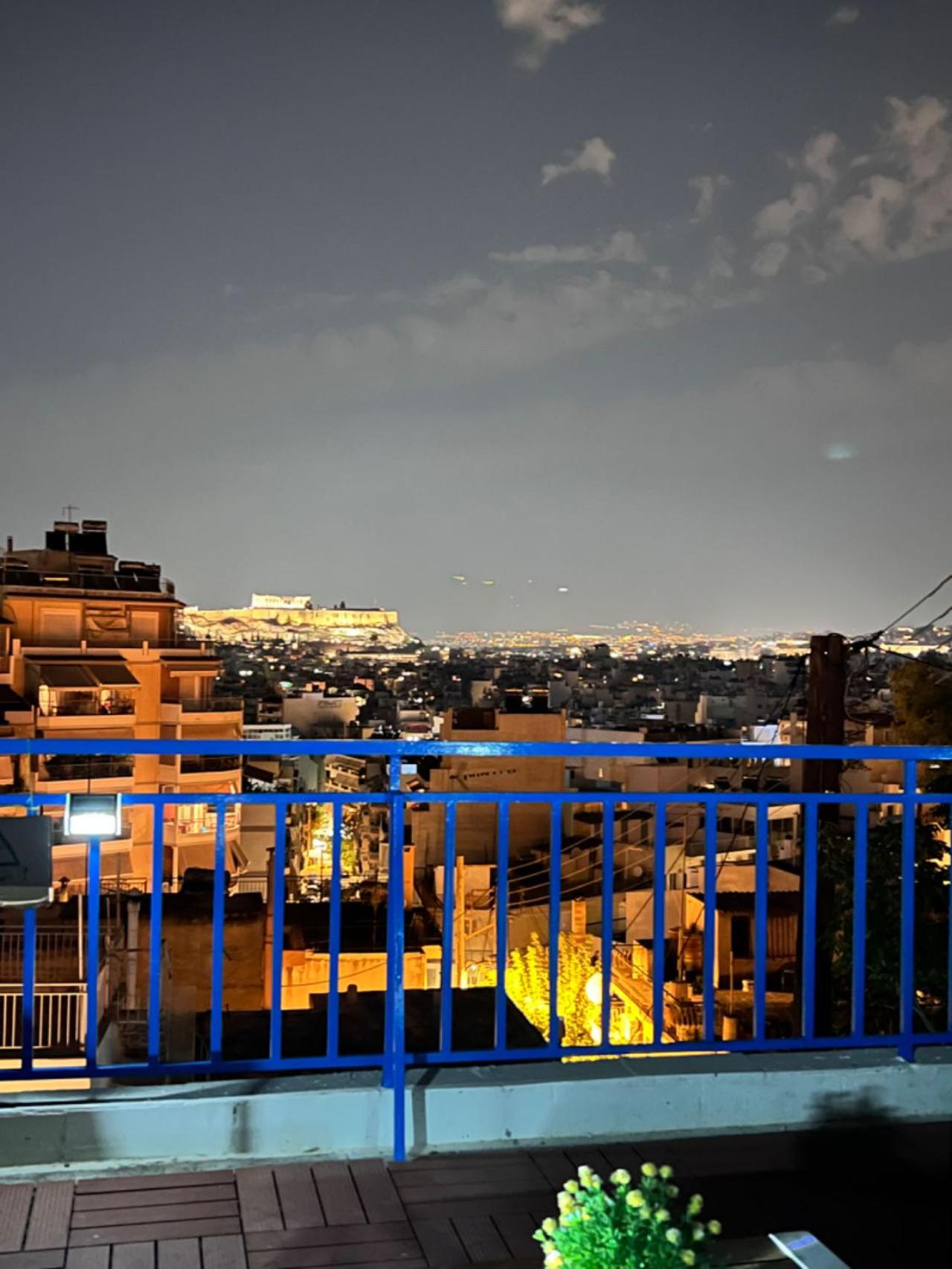 sky inn with wonderful Acropolis view in Neos kosmos