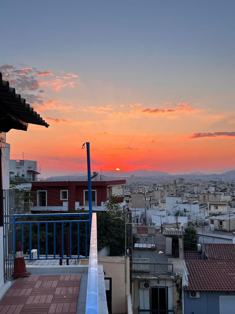 sky inn with wonderful Acropolis view in Neos kosmos