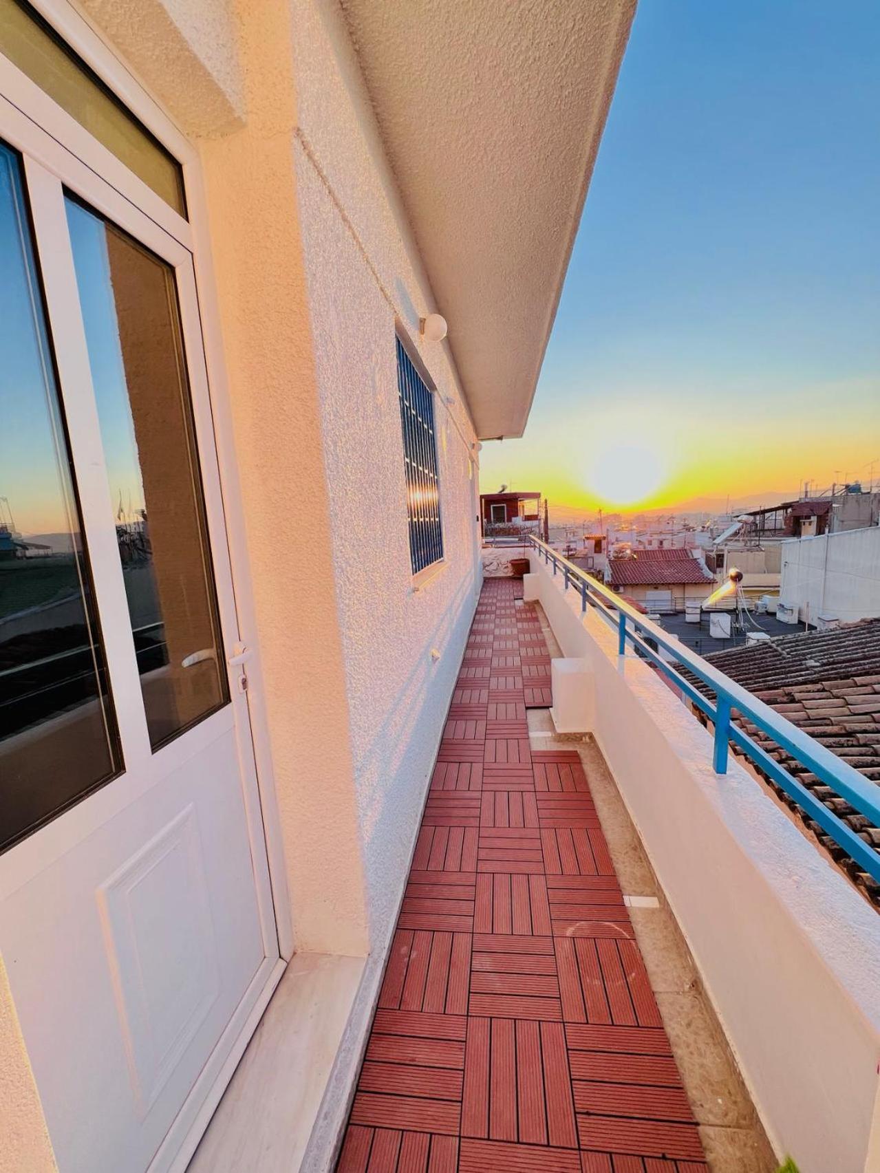 sky inn with wonderful Acropolis view in Neos kosmos