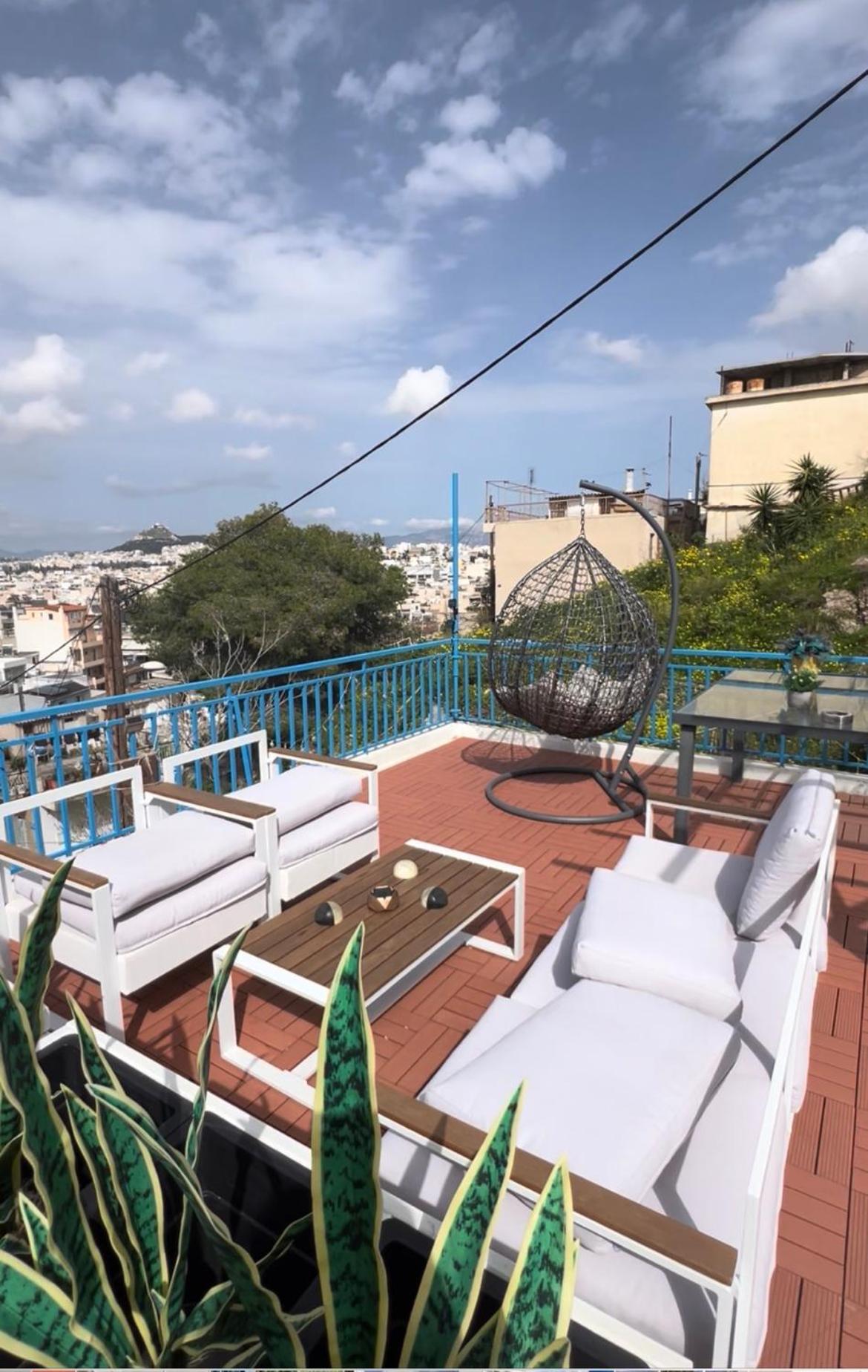 sky inn with wonderful Acropolis view in Neos kosmos