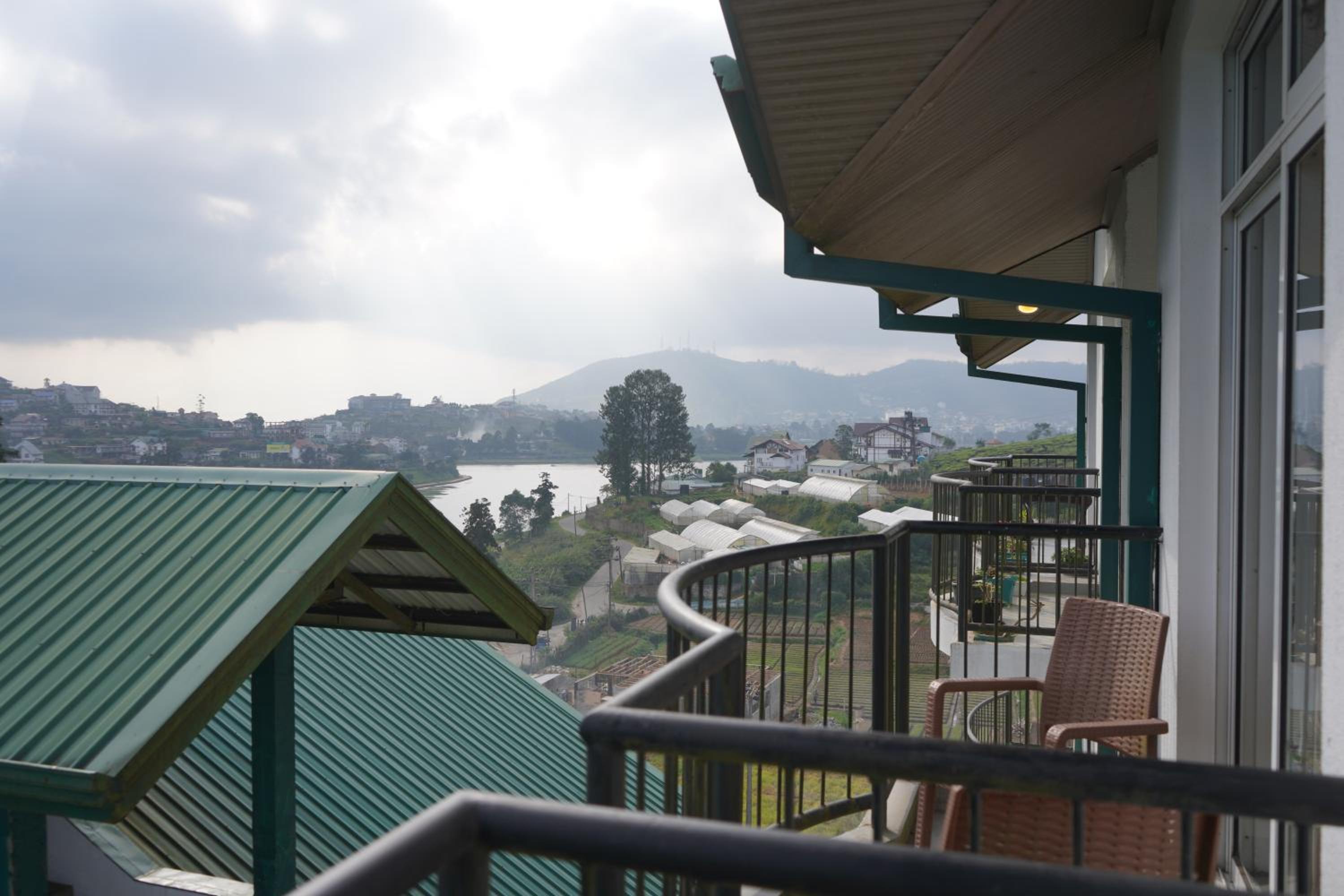Lake infinity Penthouse view 2