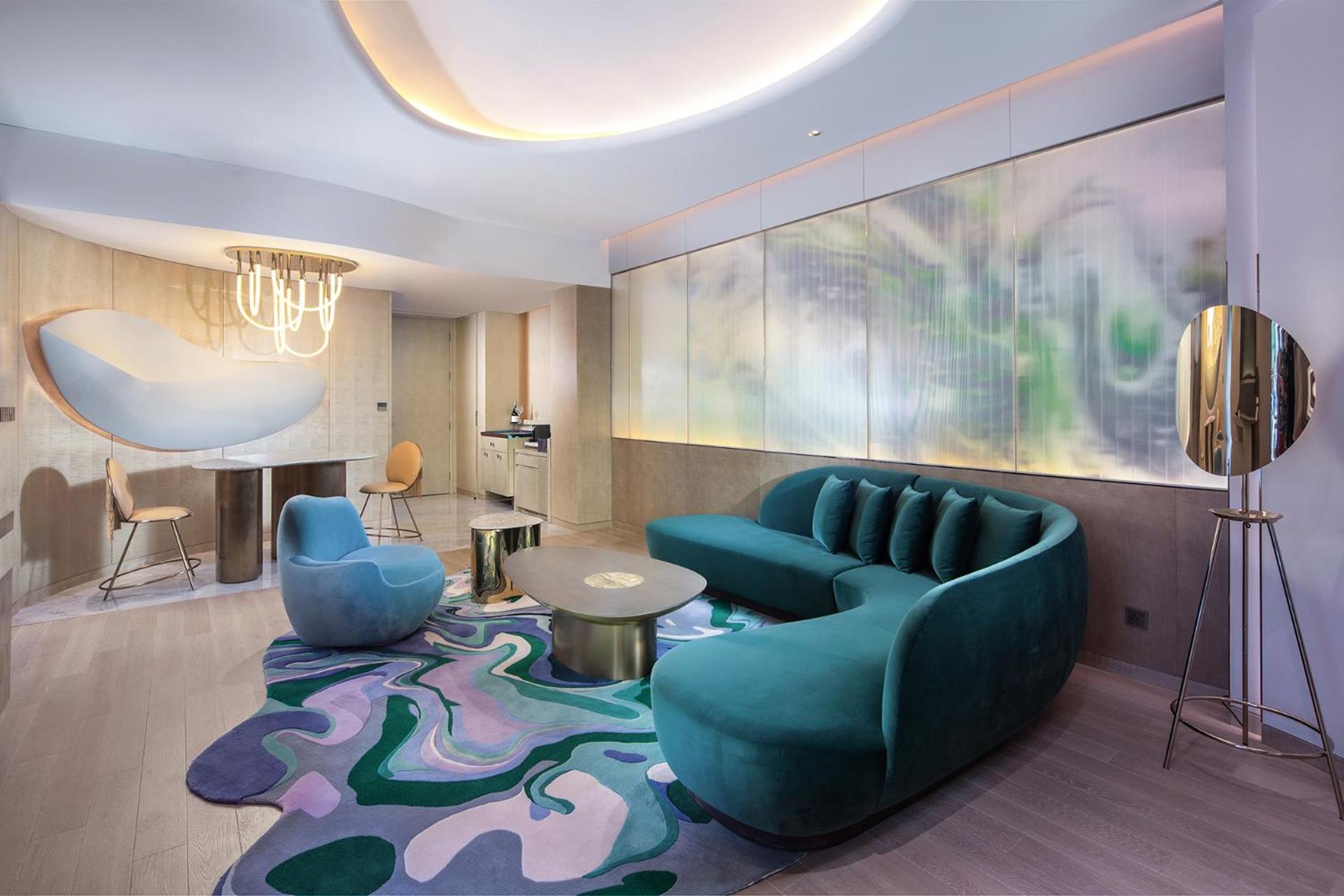 W Chengdu