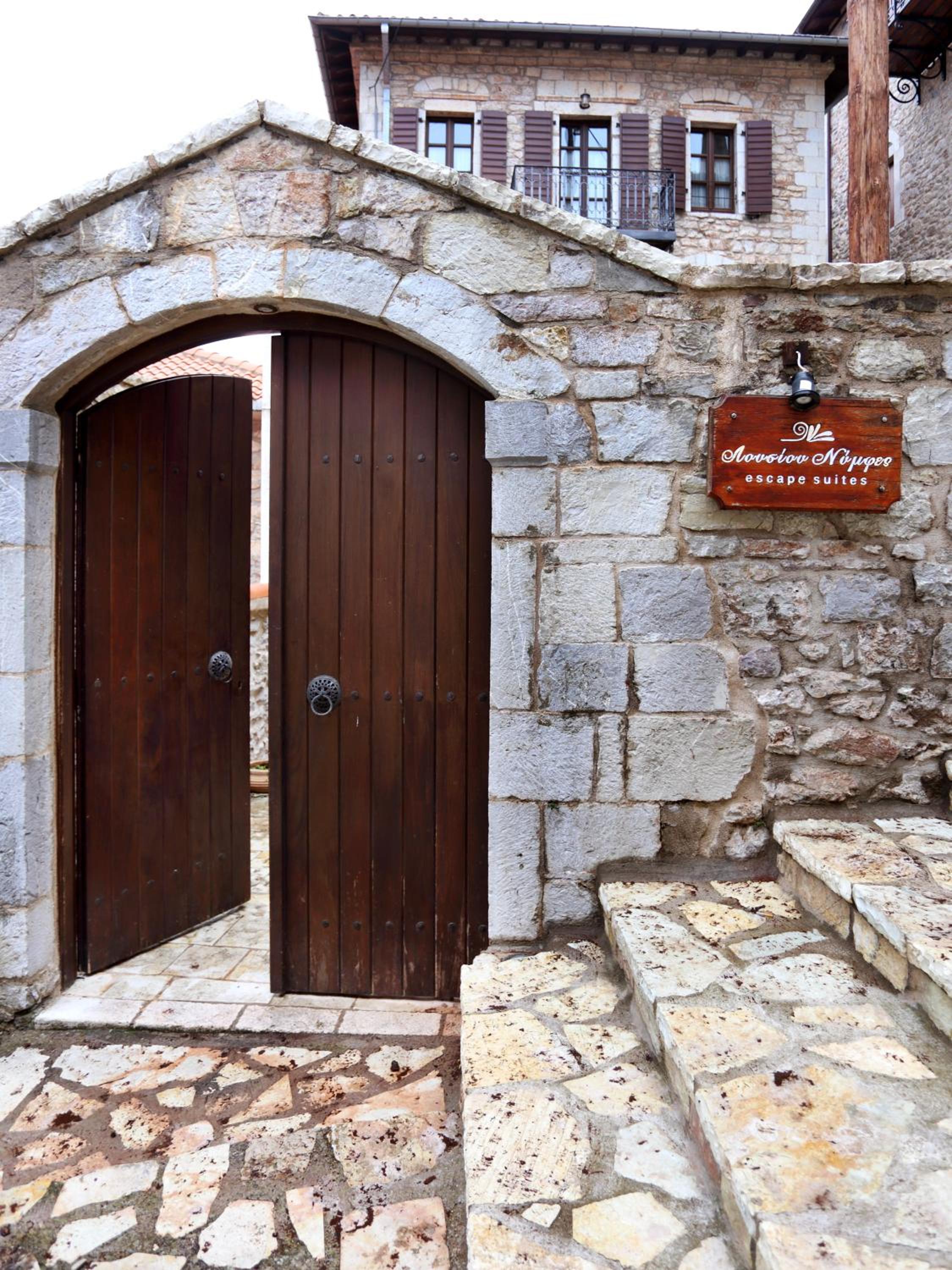 Lousiou Nymphes escape suites
