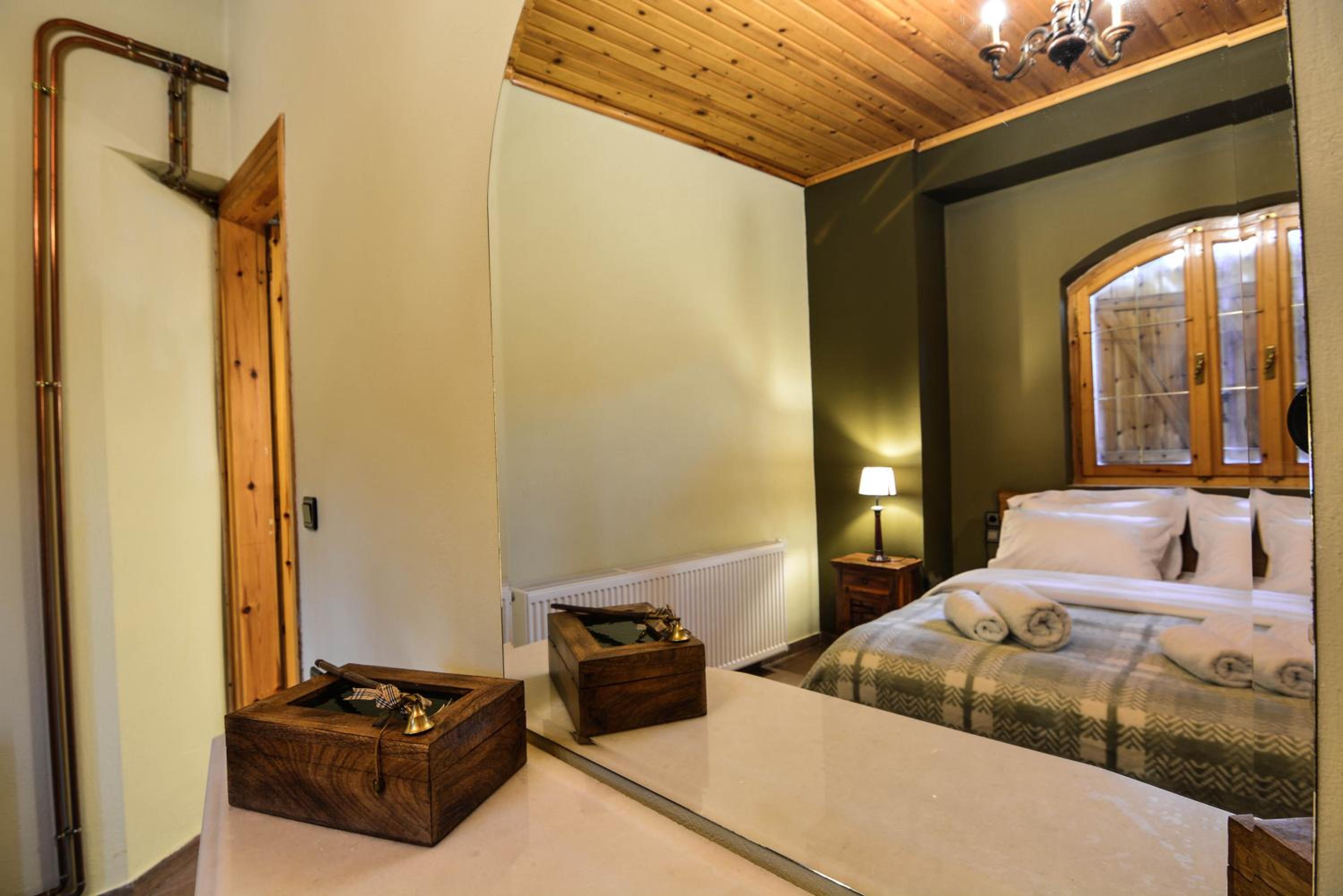 Capris Rustic Ηouse with Mountain View
