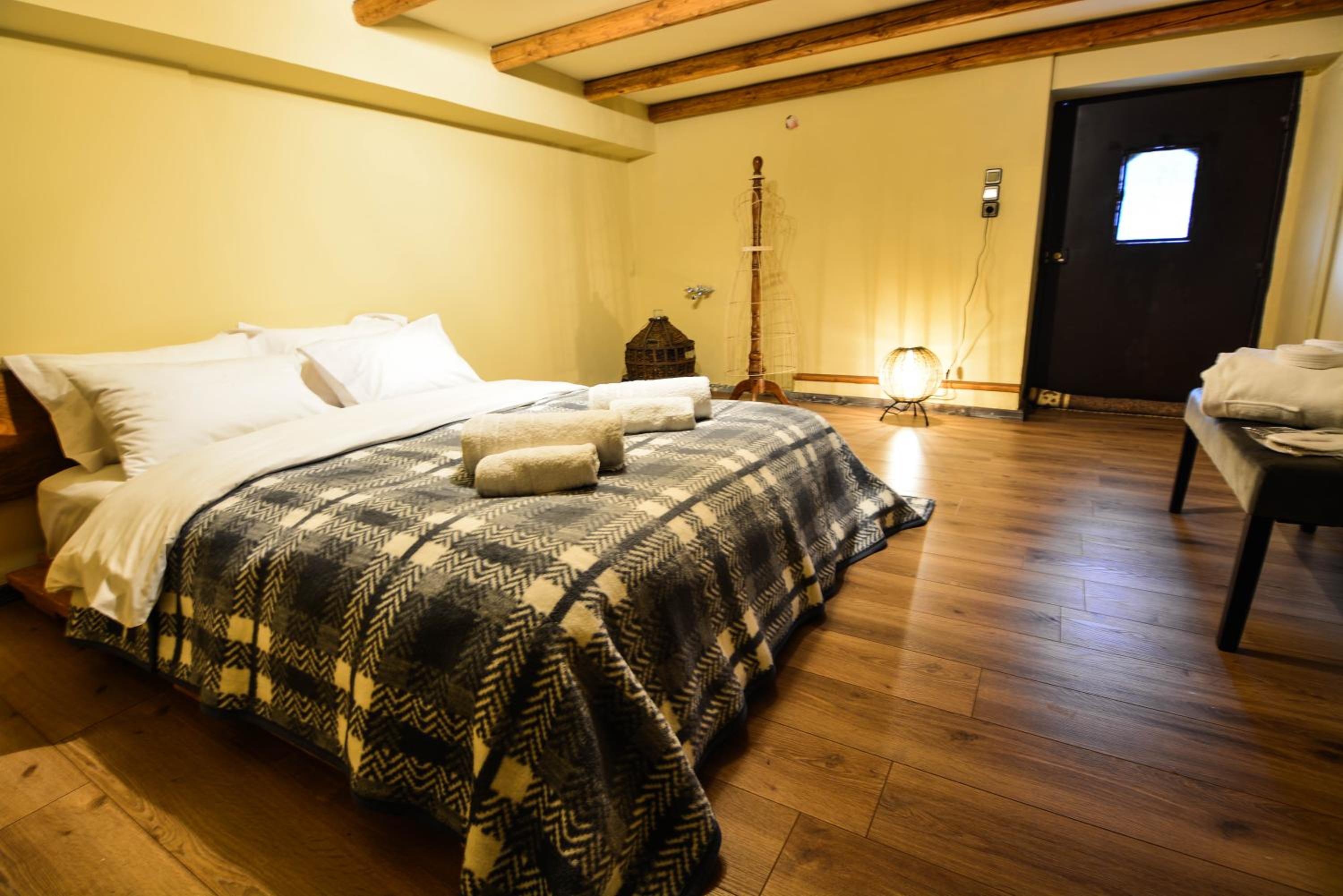Capris Rustic Ηouse with Mountain View
