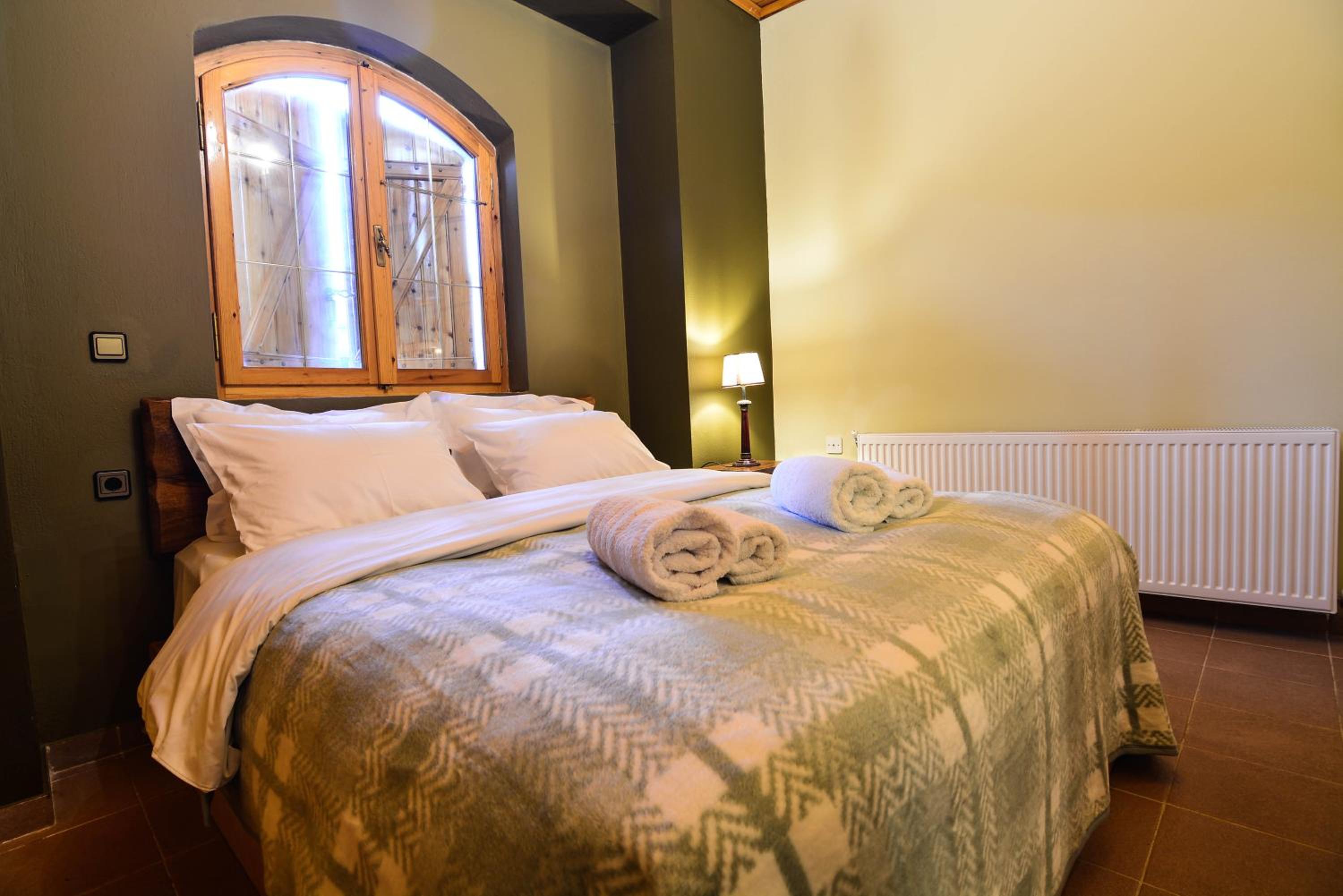 Capris Rustic Ηouse with Mountain View