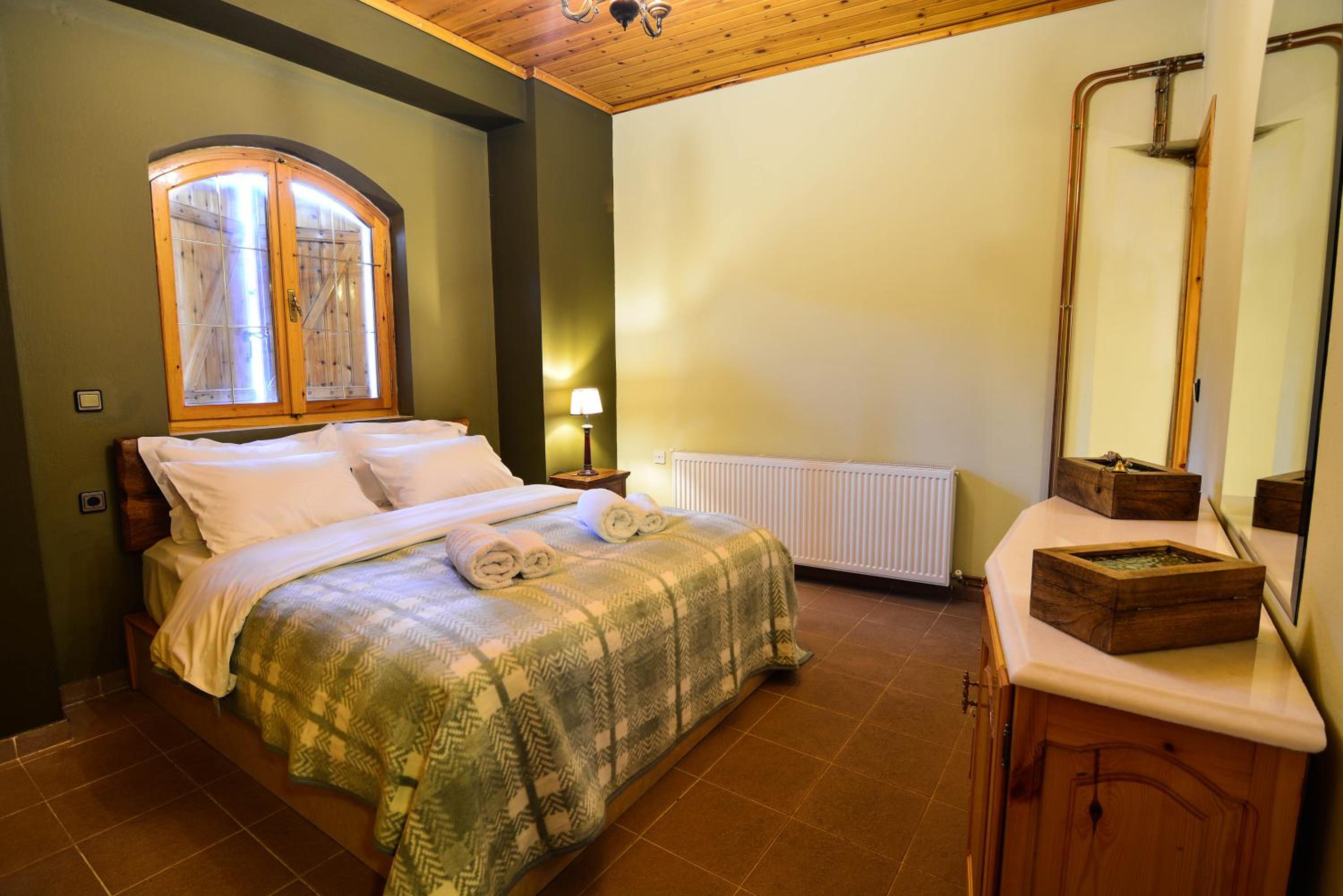 Capris Rustic Ηouse with Mountain View