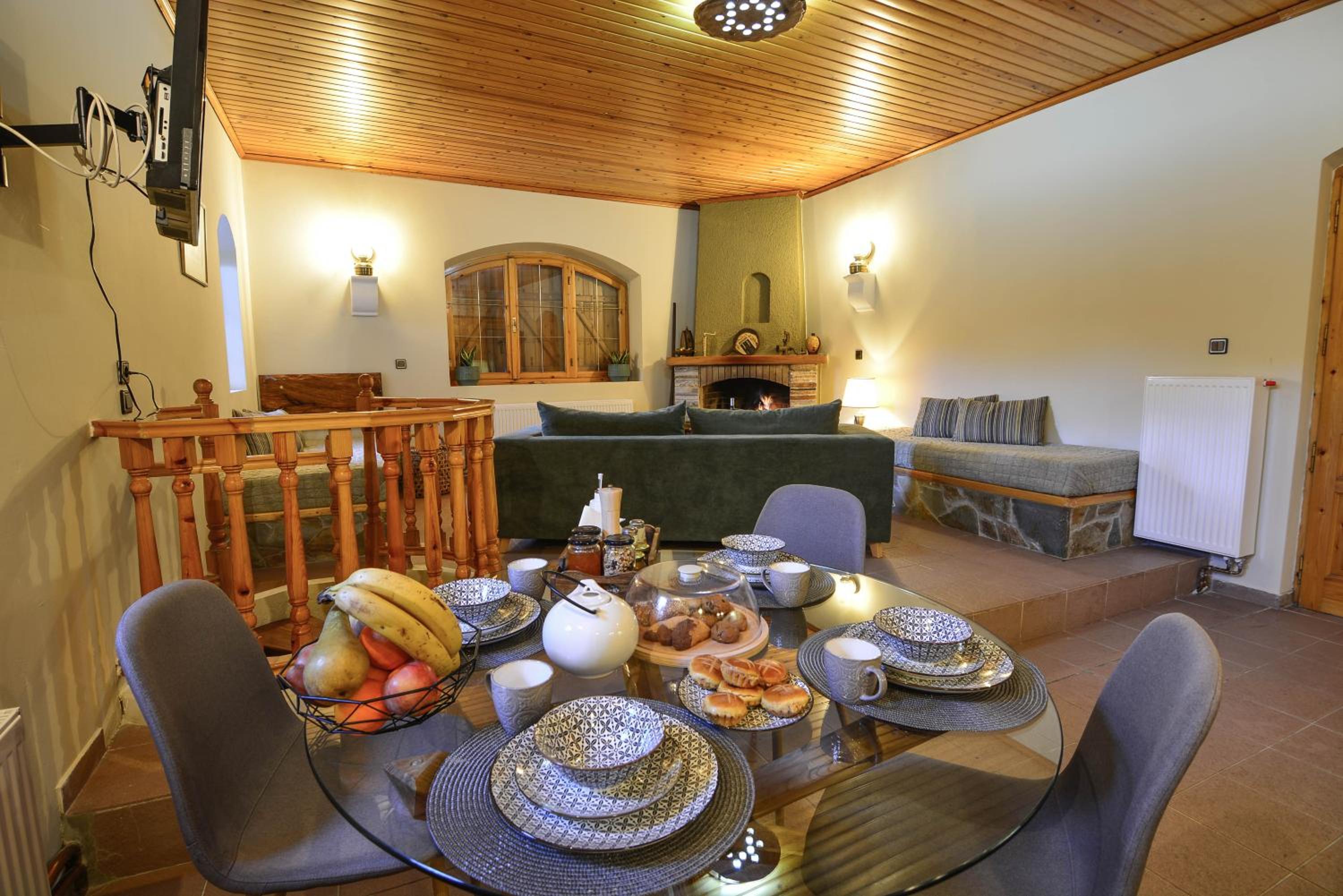 Capris Rustic Ηouse with Mountain View