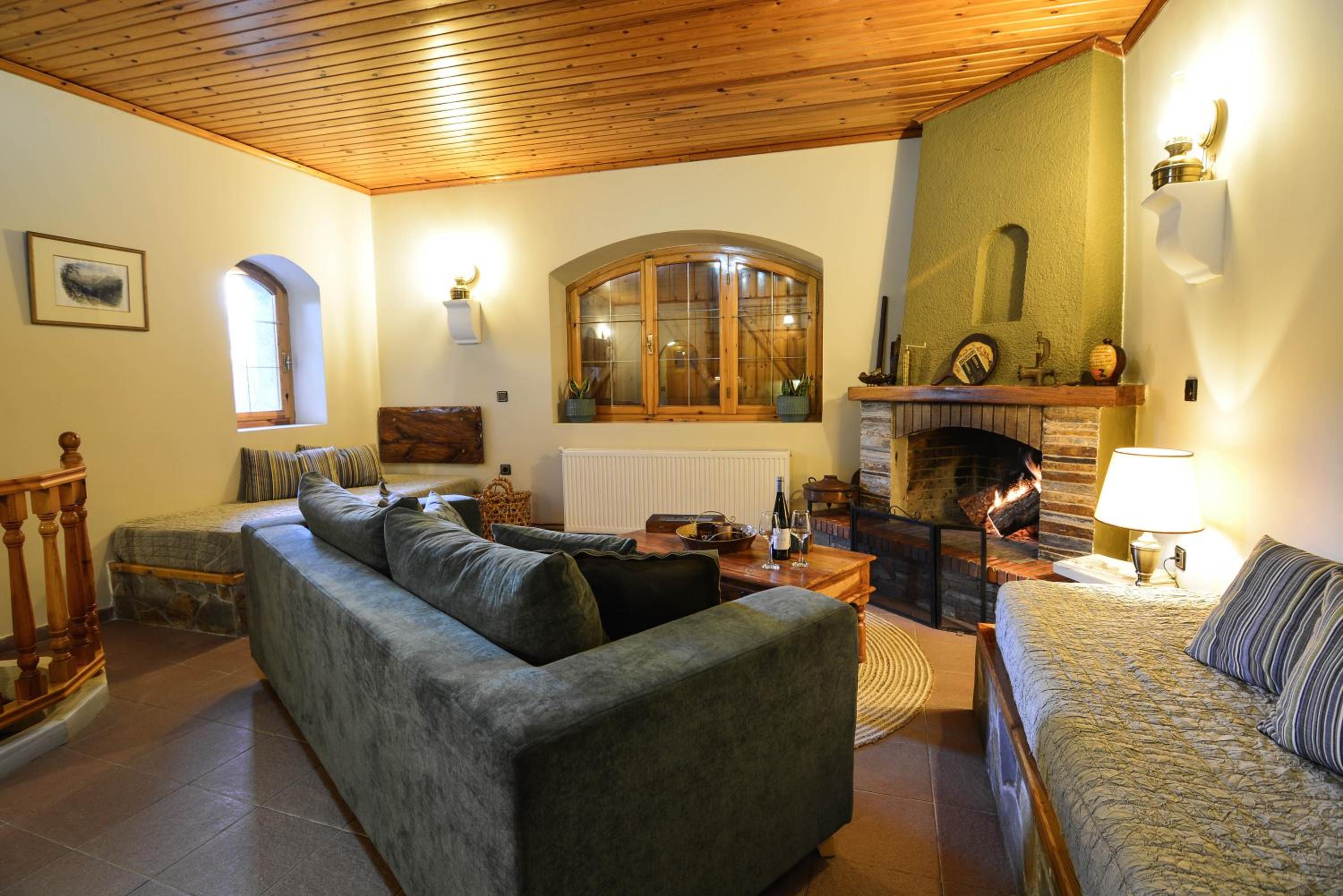 Capris Rustic Ηouse with Mountain View