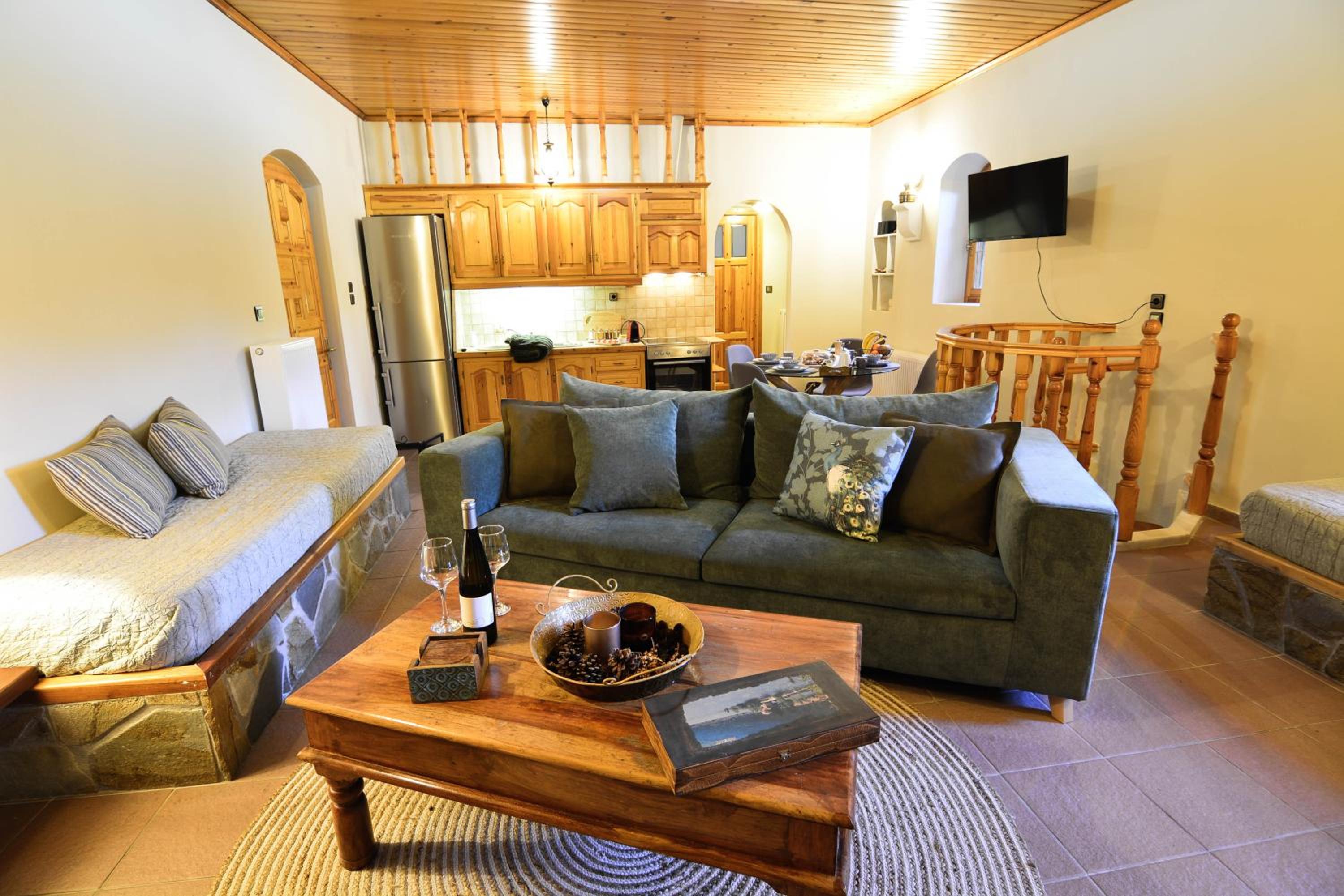 Capris Rustic Ηouse with Mountain View