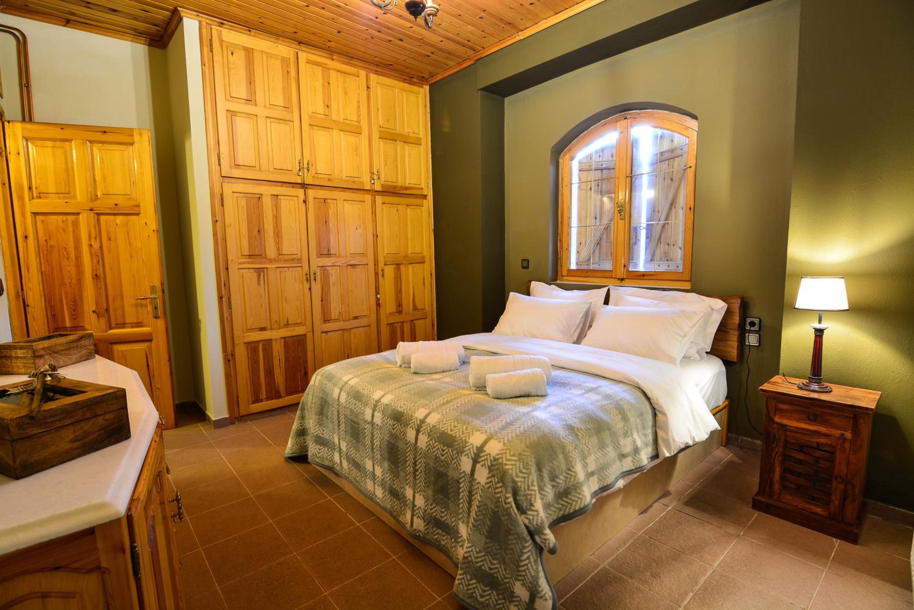 Capris Rustic Ηouse with Mountain View