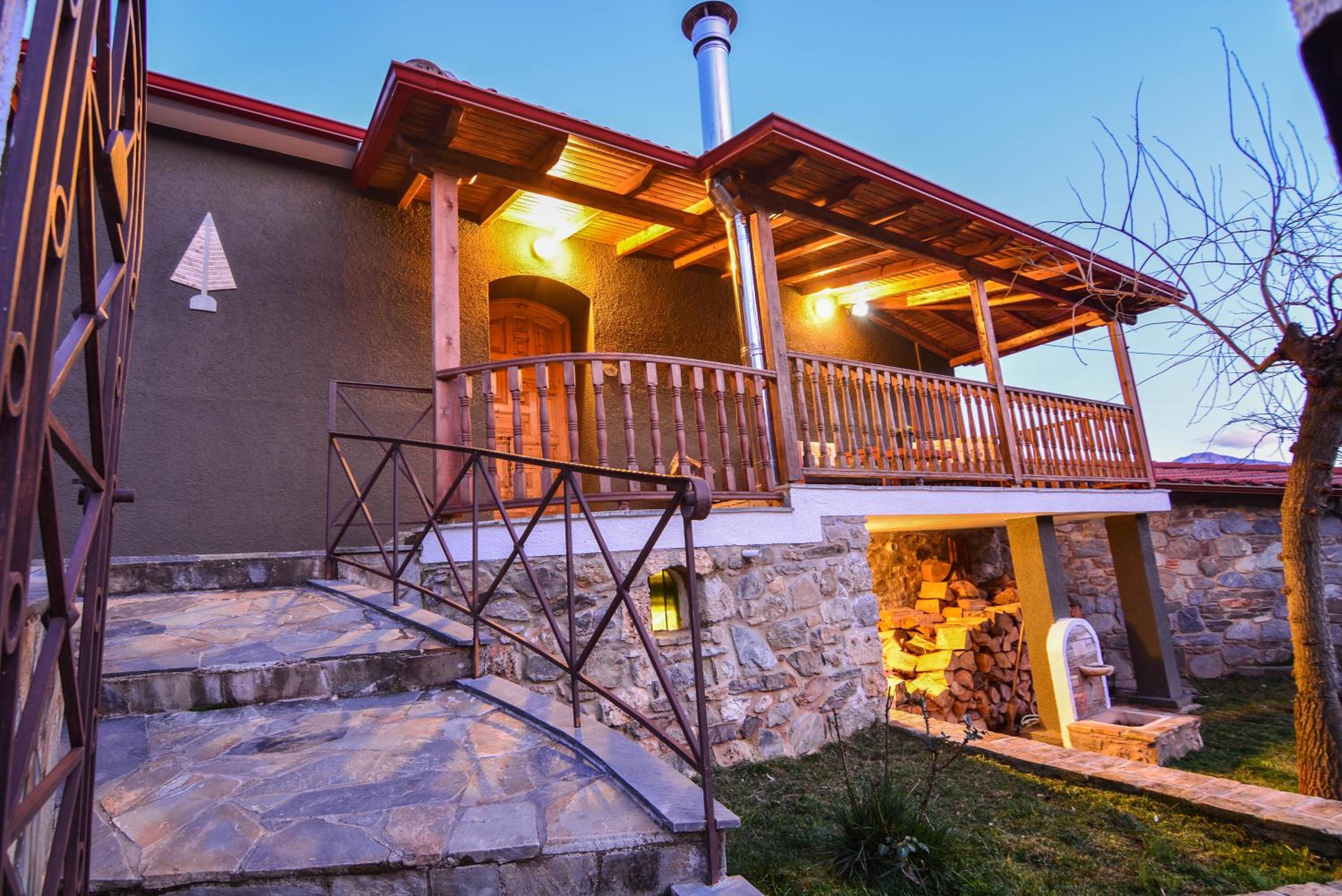 Capris Rustic Ηouse with Mountain View