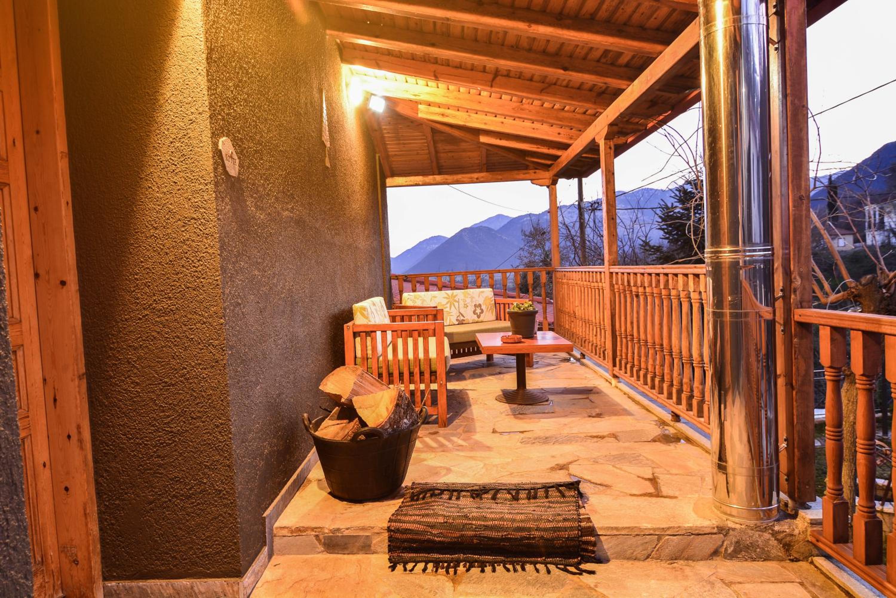 Capris Rustic Ηouse with Mountain View