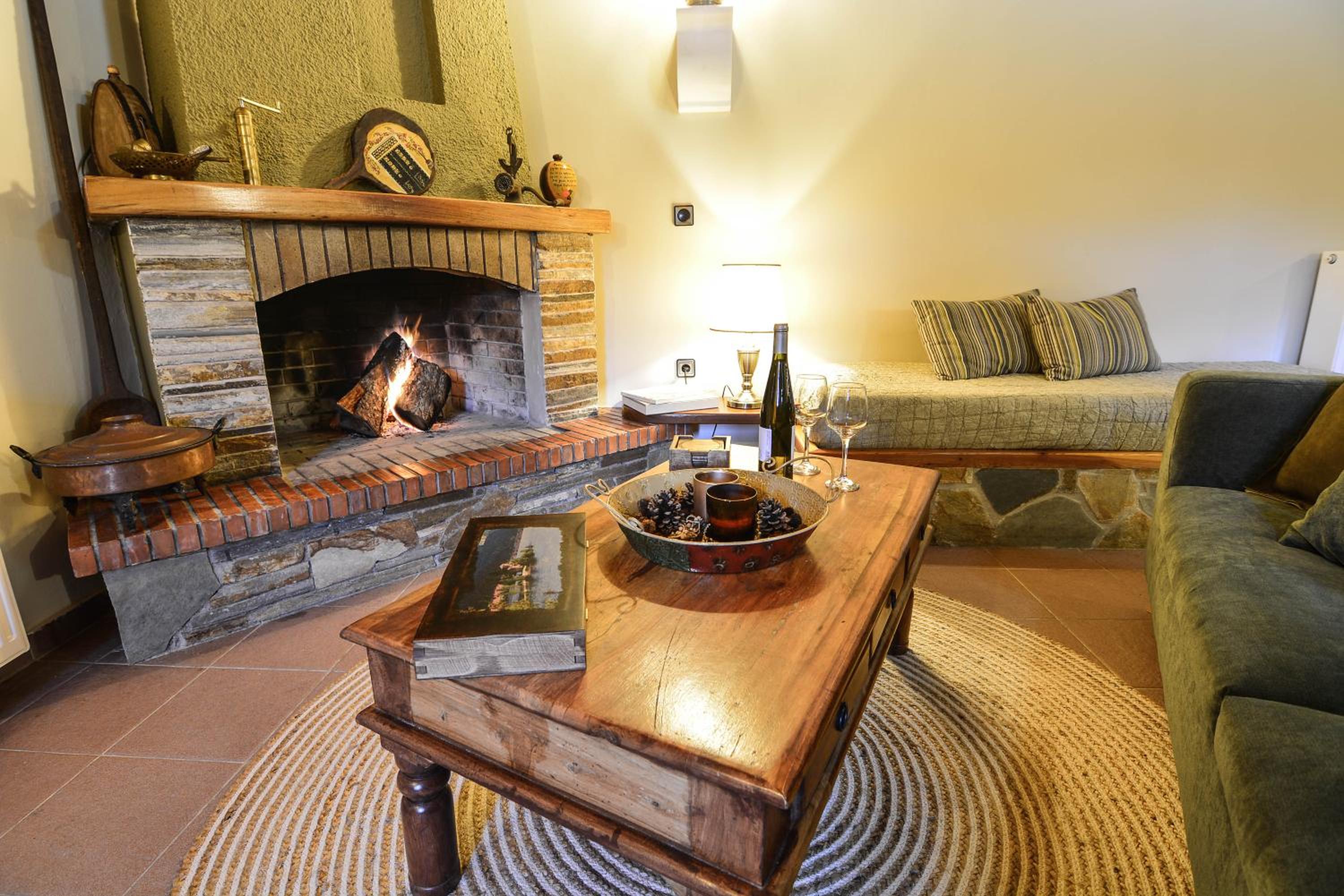 Capris Rustic Ηouse with Mountain View