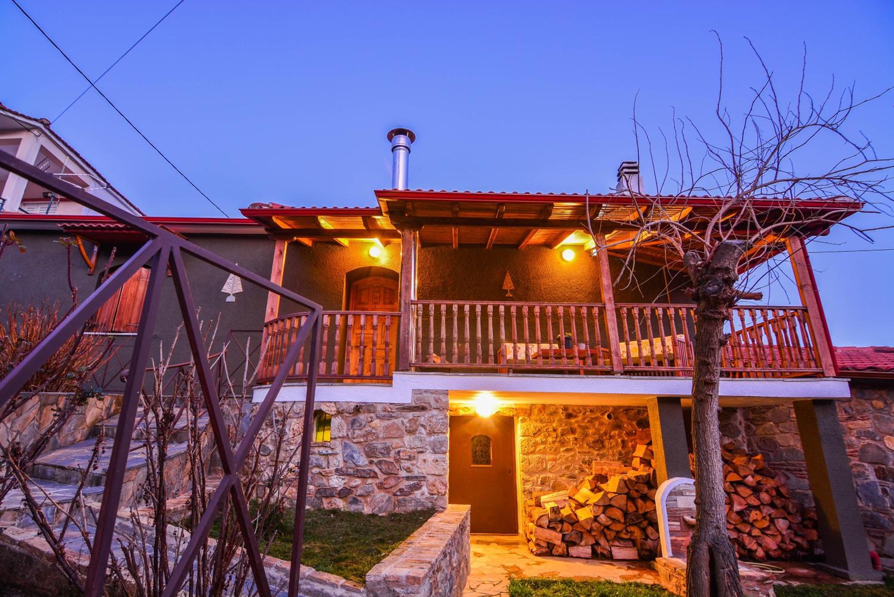 Capris Rustic Ηouse with Mountain View