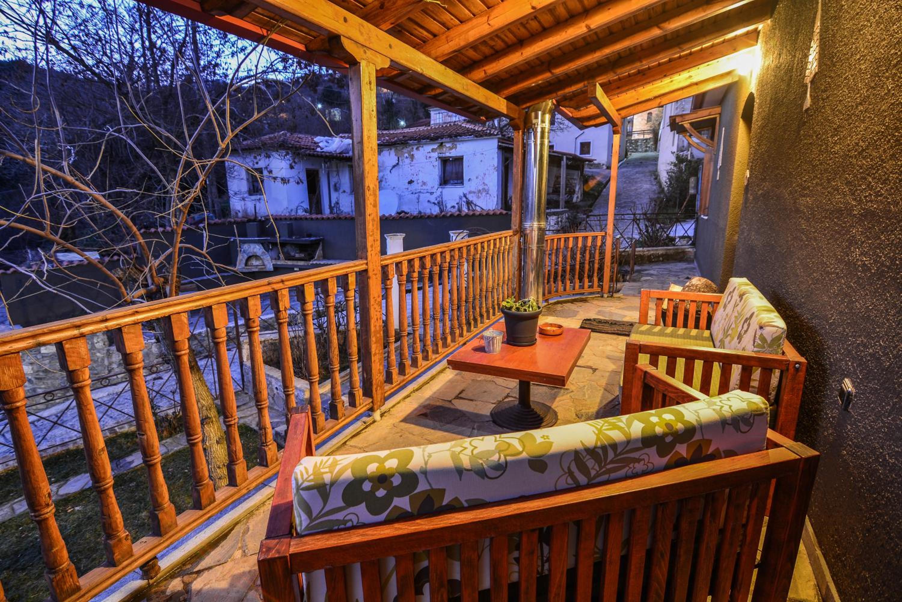 Capris Rustic Ηouse with Mountain View