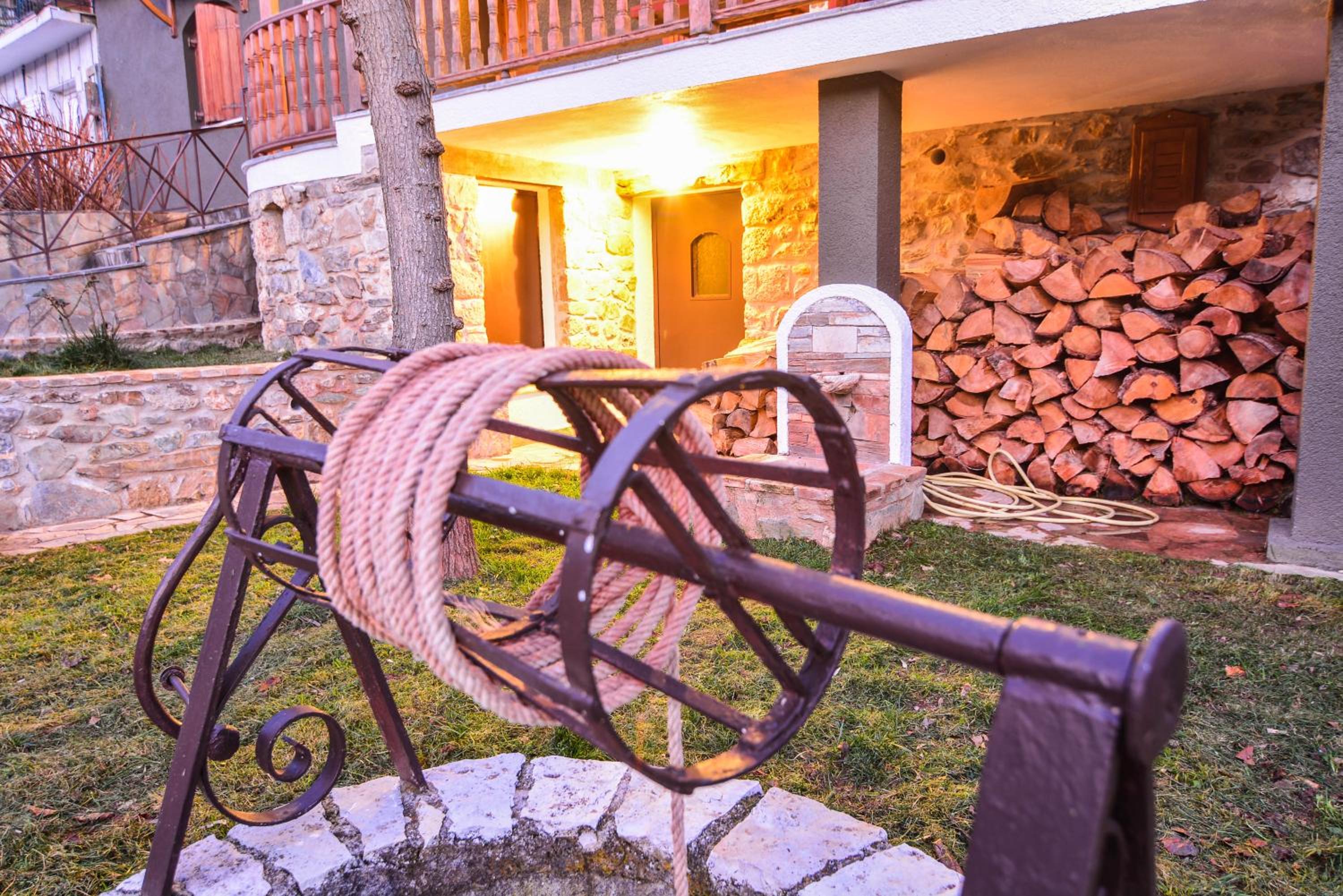 Capris Rustic Ηouse with Mountain View