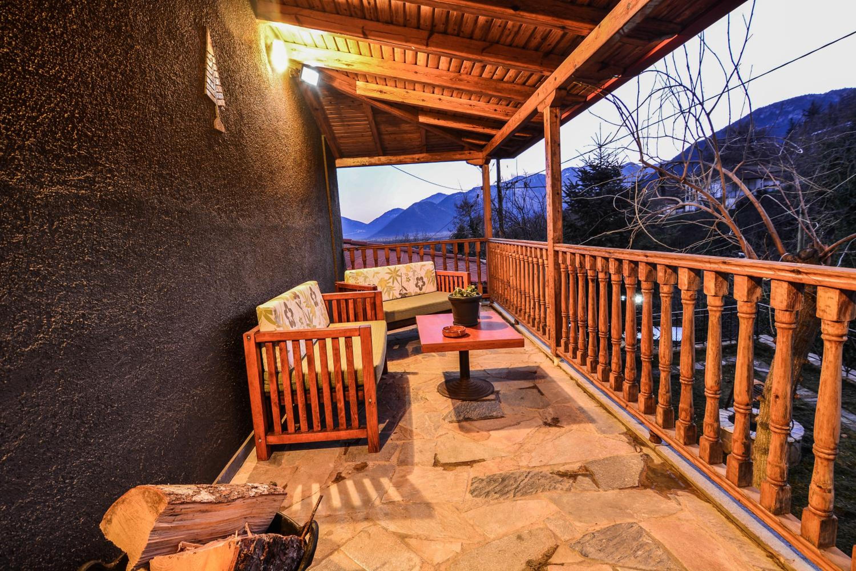 Capris Rustic Ηouse with Mountain View
