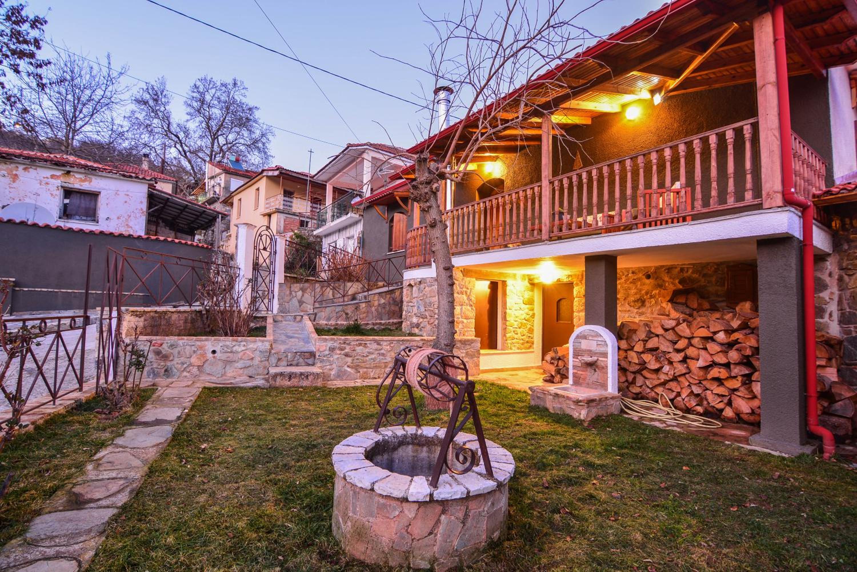 Capris Rustic Ηouse with Mountain View