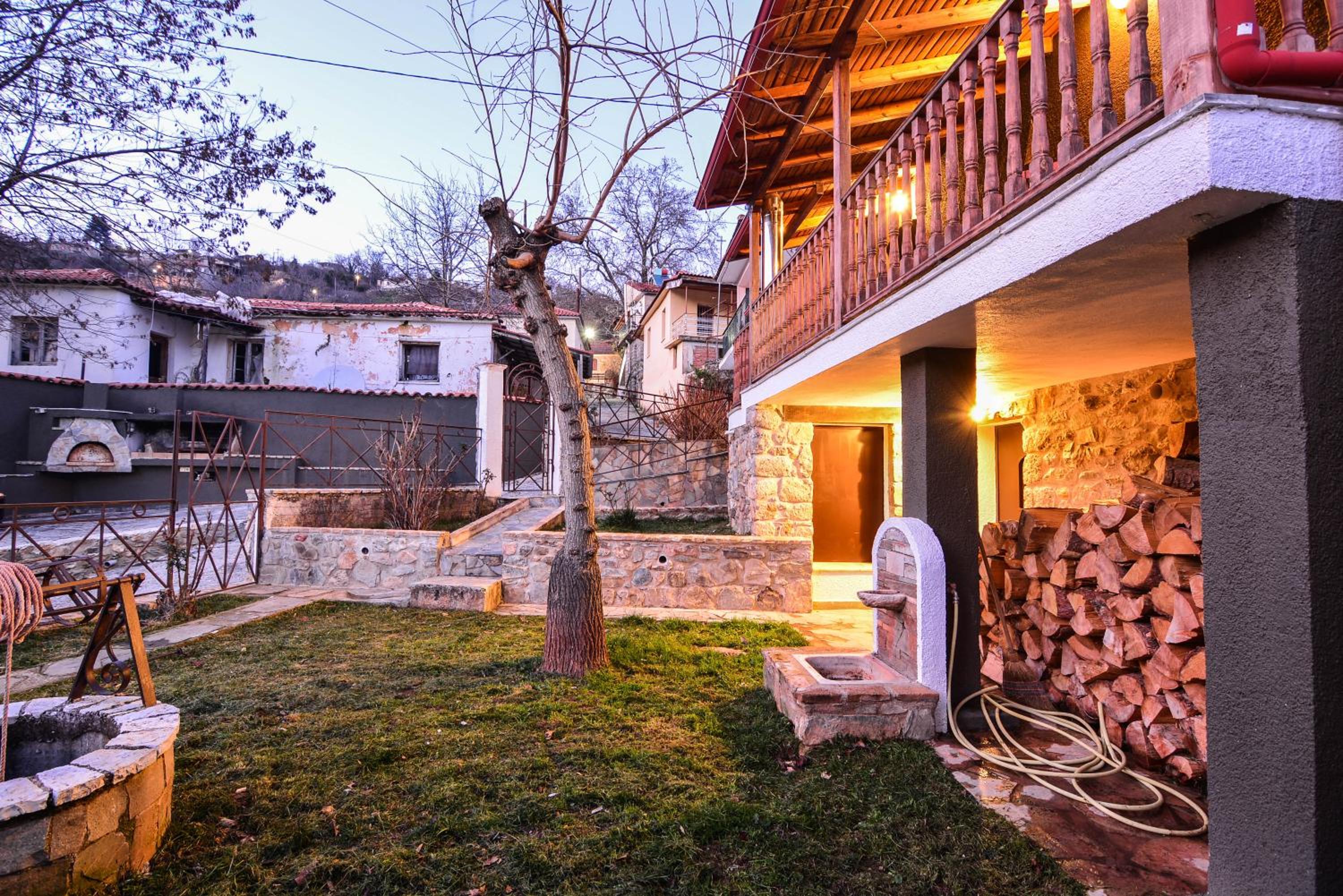Capris Rustic Ηouse with Mountain View
