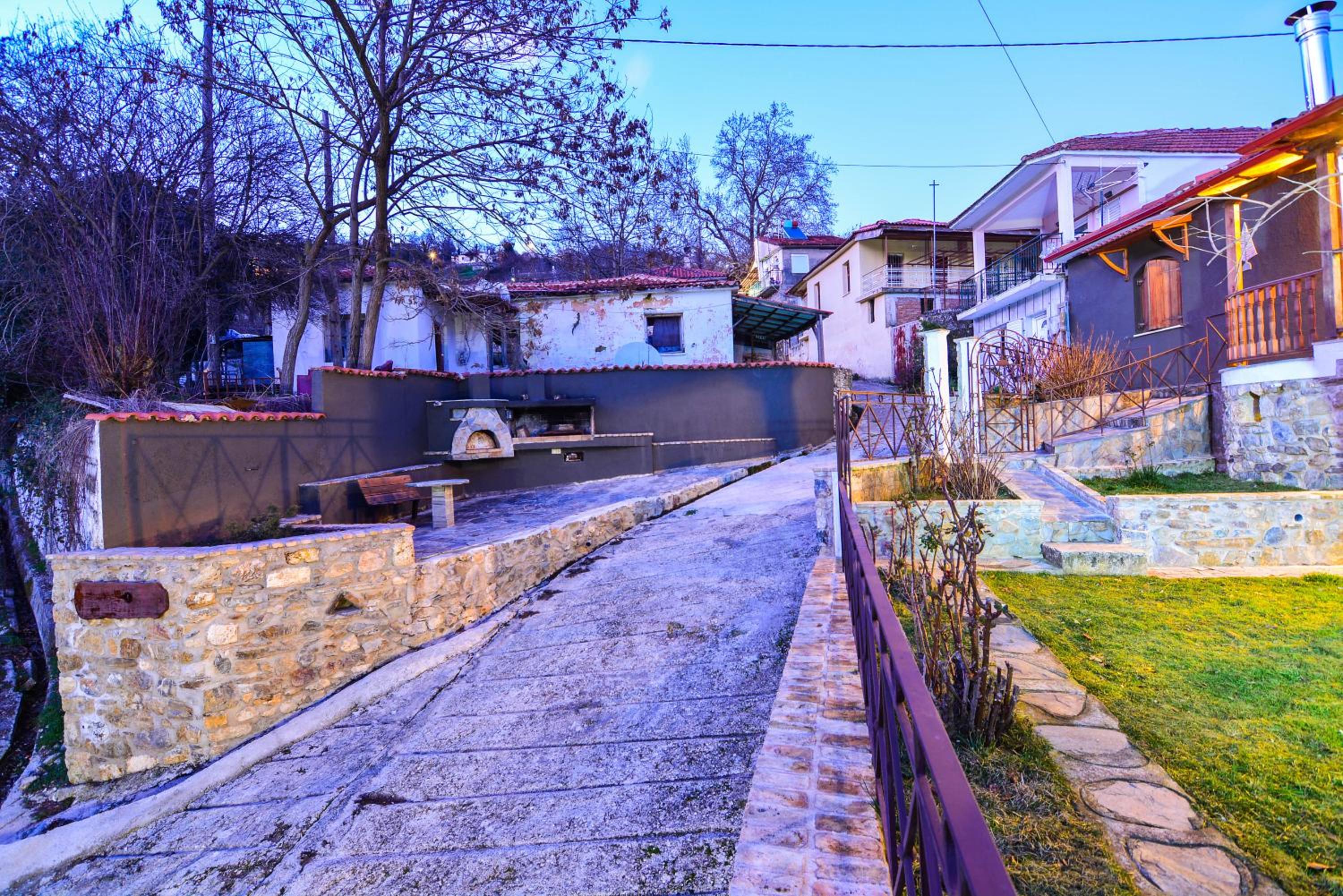 Capris Rustic Ηouse with Mountain View