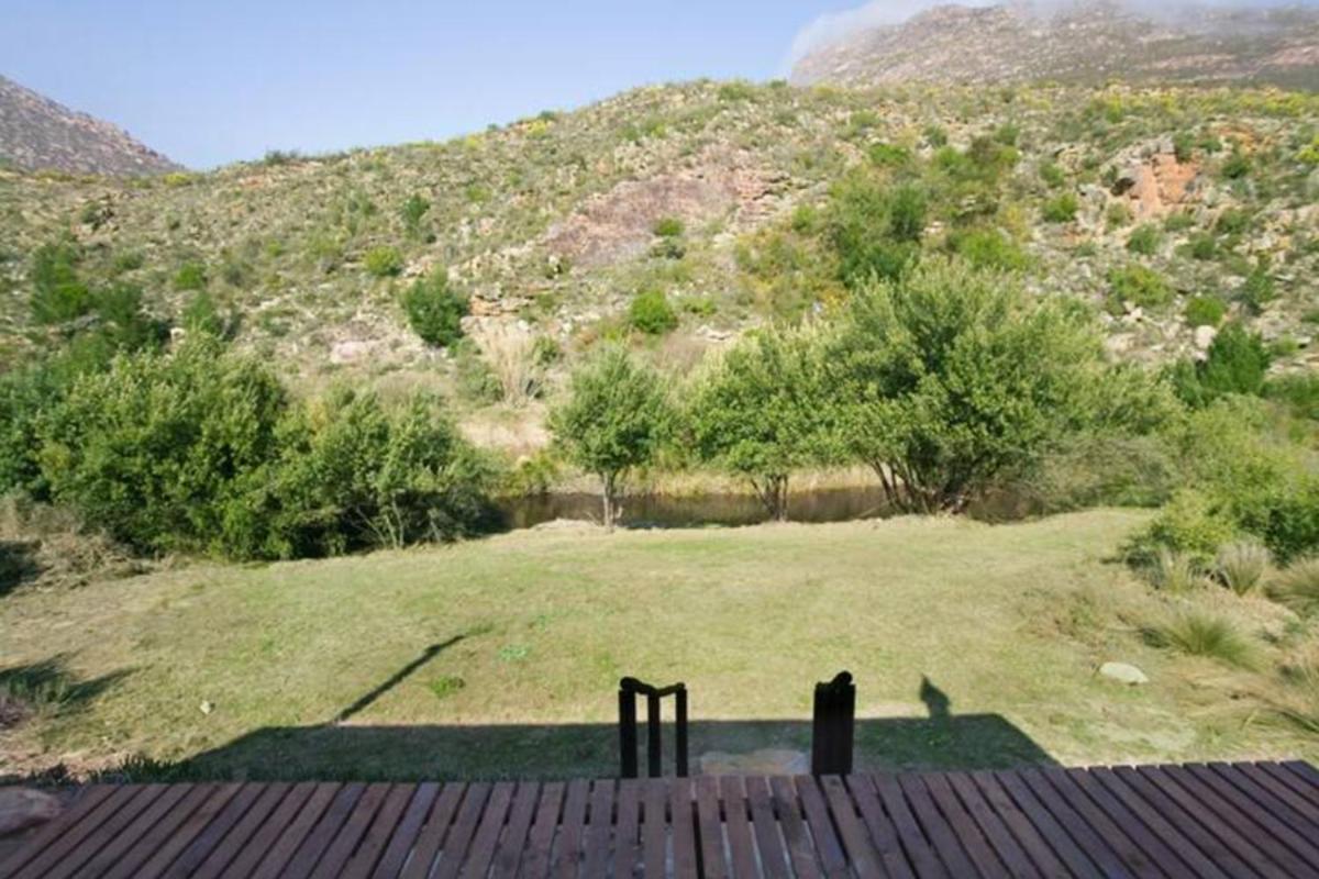 Bronze Grove Farm and Chalets view 3