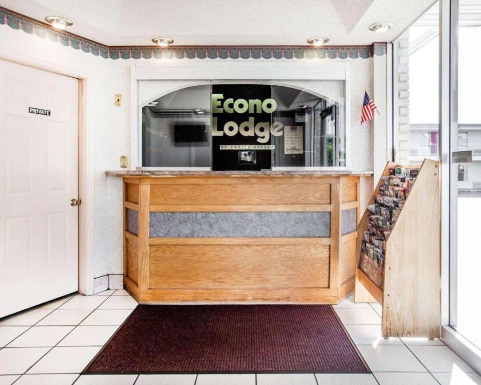 Econo Lodge view 2