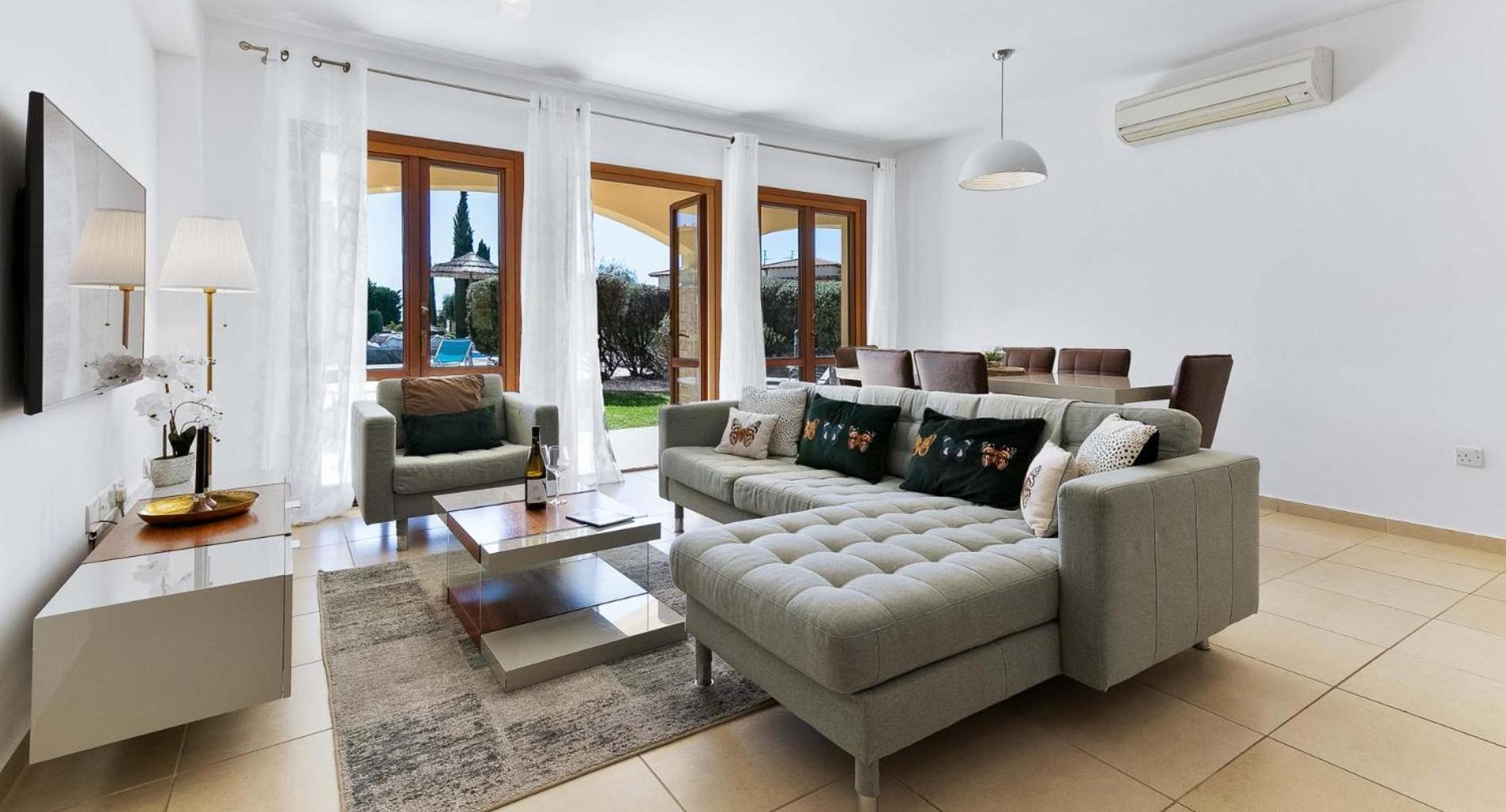Beautiful Ground Floor Apartment BC02 - Lelantos, Theseus Village