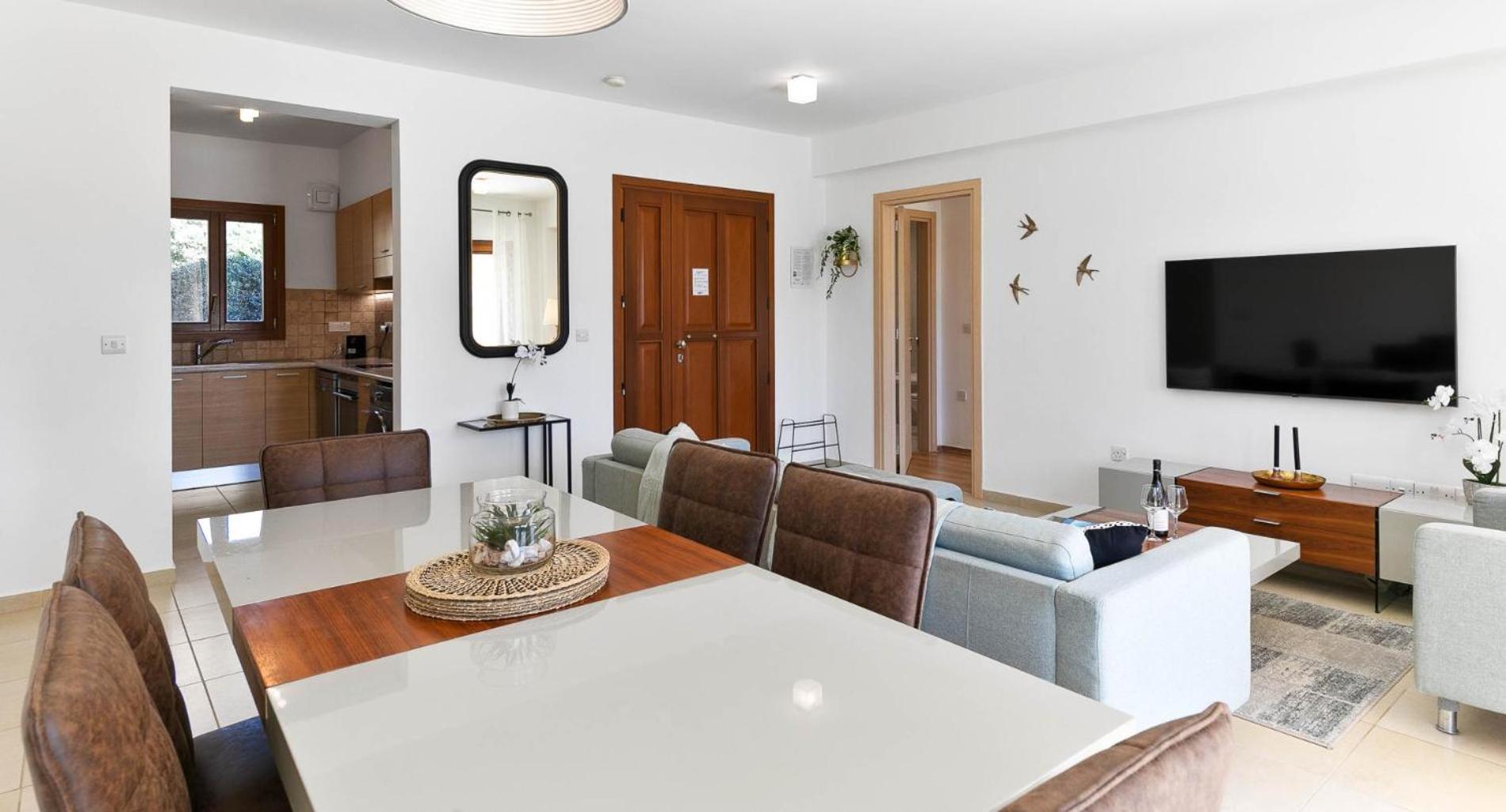 Beautiful Ground Floor Apartment BC02 - Lelantos, Theseus Village