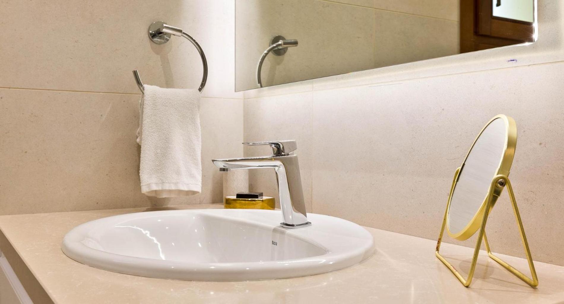 Beautiful Ground Floor Apartment BC02 - Lelantos, Theseus Village
