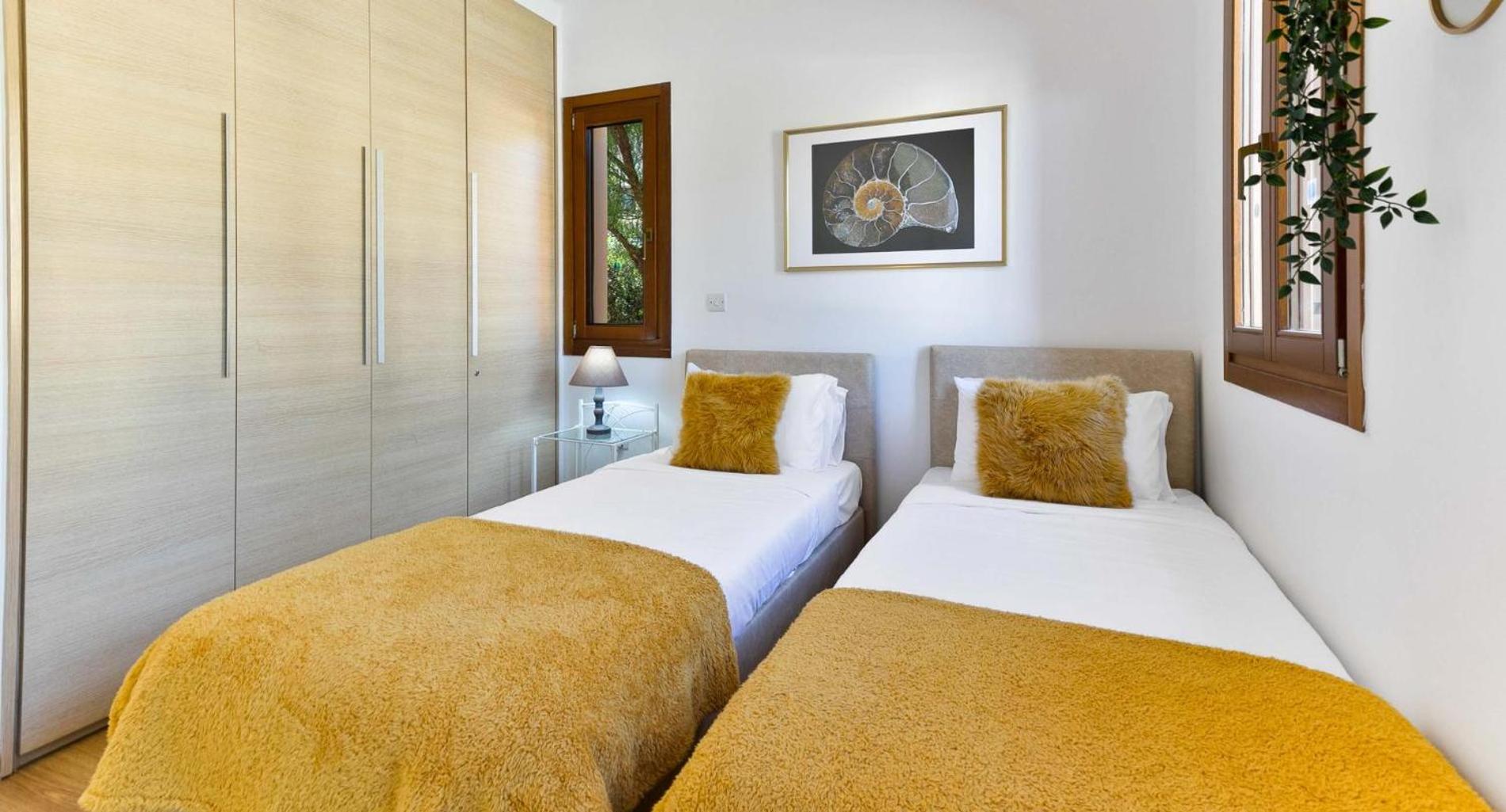 Beautiful Ground Floor Apartment BC02 - Lelantos, Theseus Village
