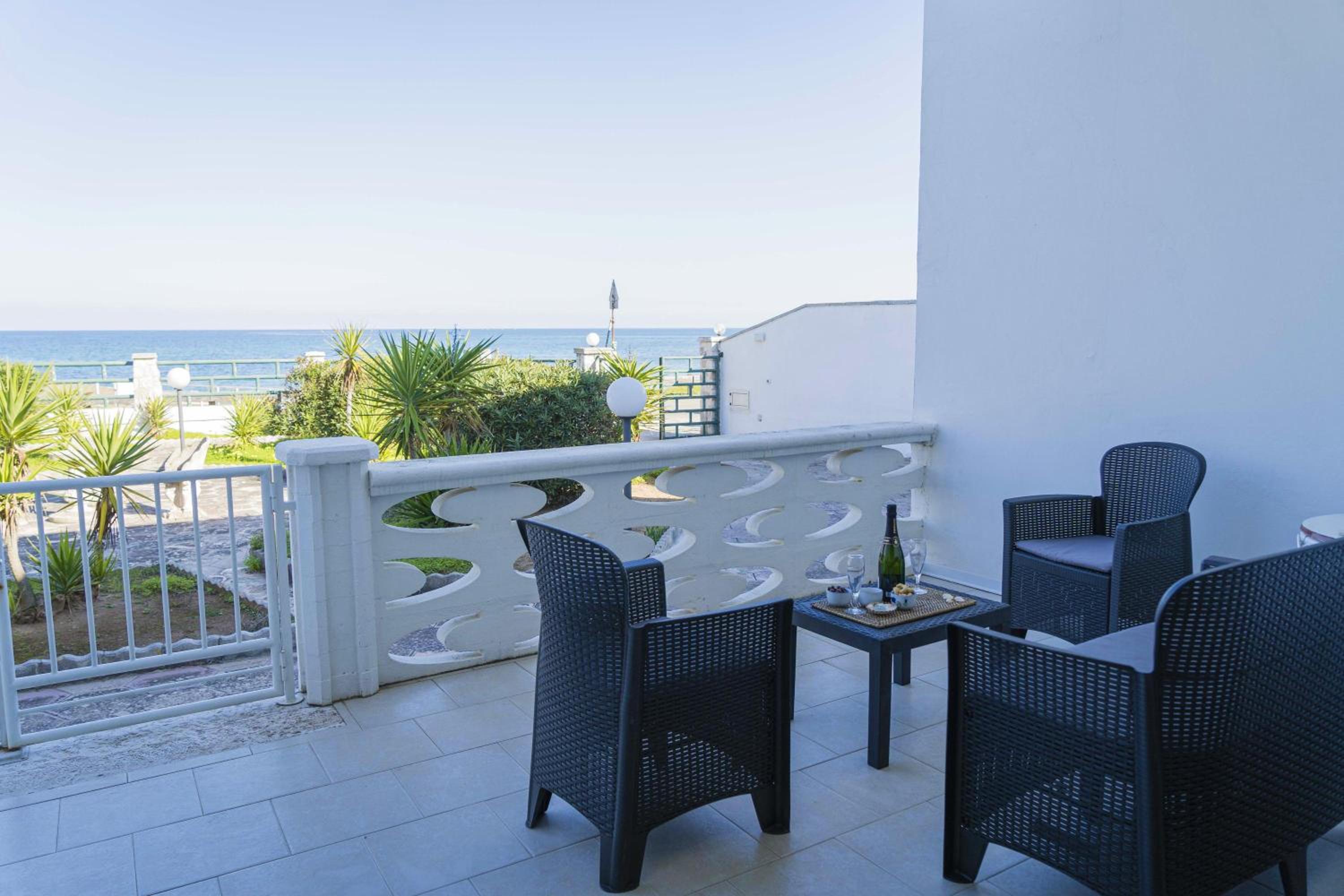 Villetta Meraviglia With Garden Sea View - Happy Rentals view 3