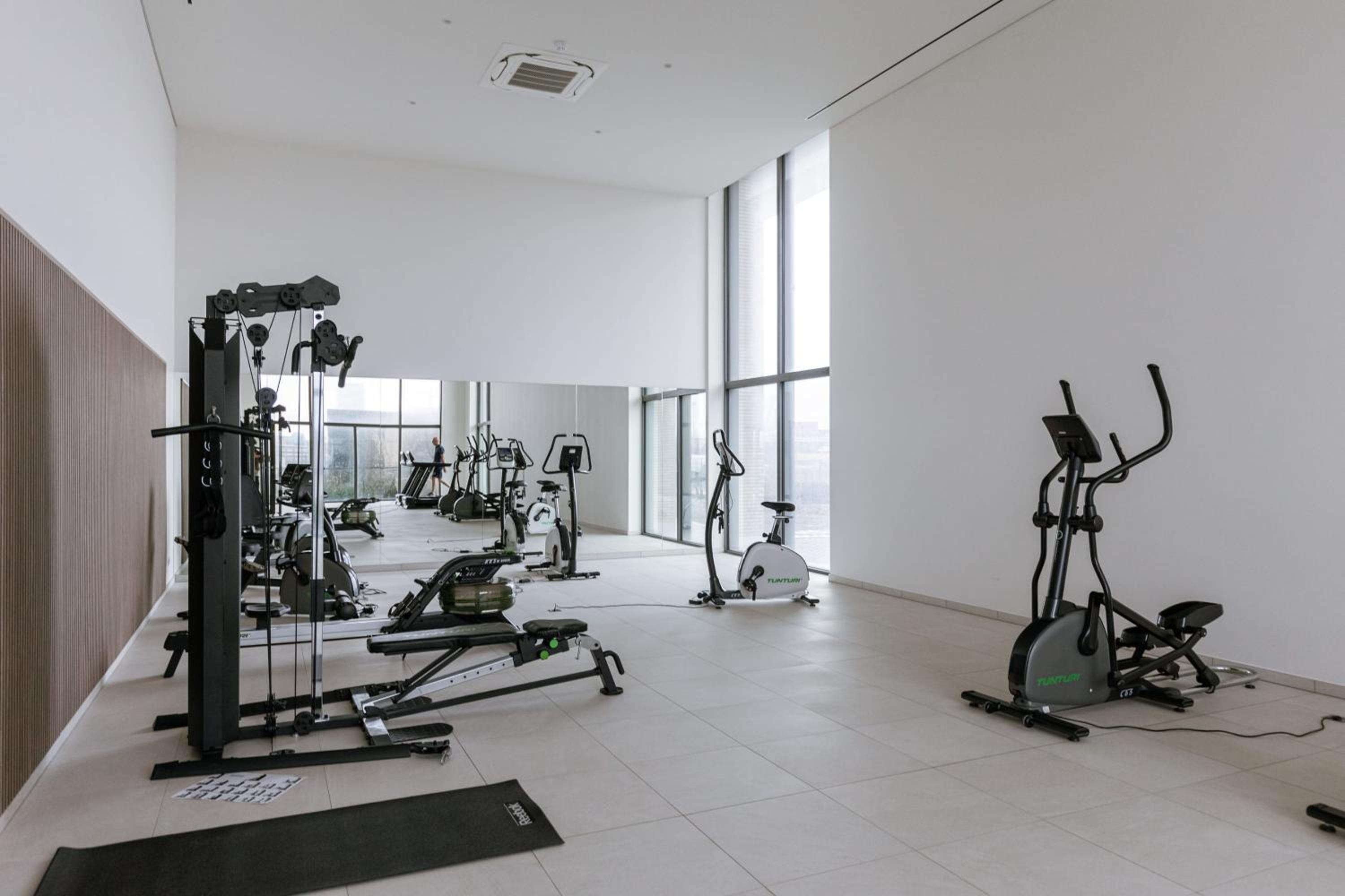 Casiola - Modern new apartment with pool access and parking