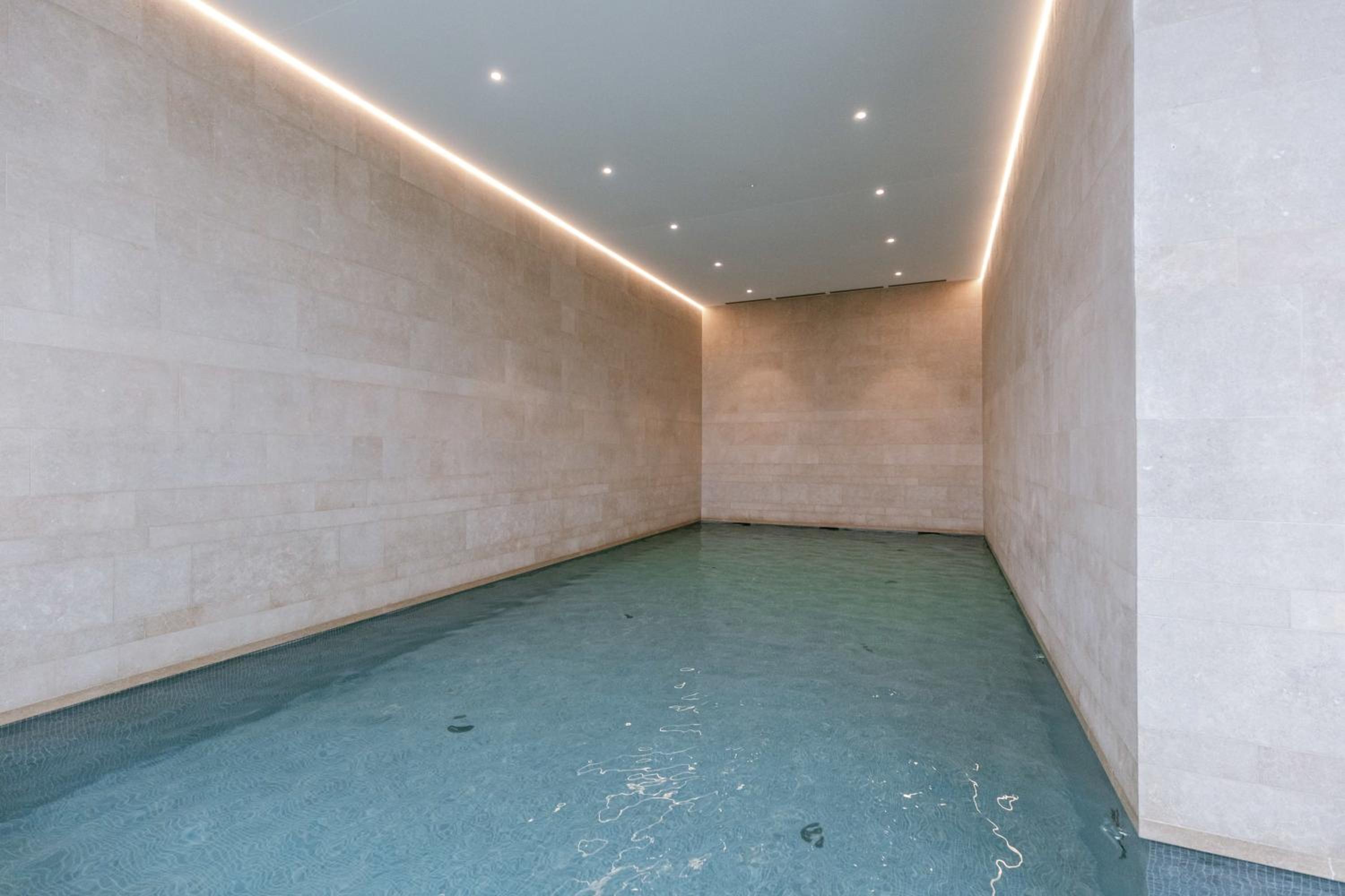 Casiola - Modern new apartment with pool access and parking
