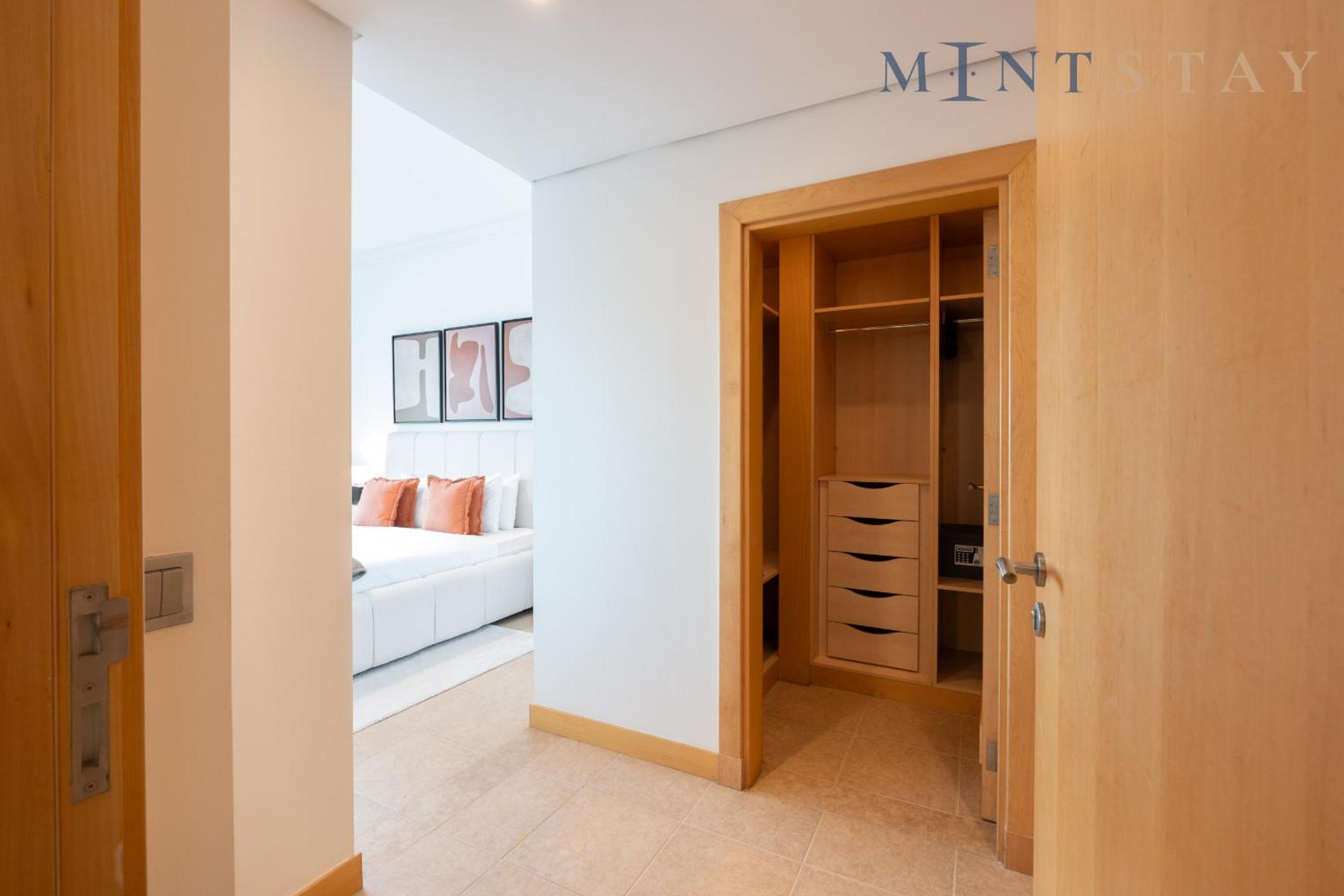 Shoreline 7, Palm Jumeirah - Mint Stay