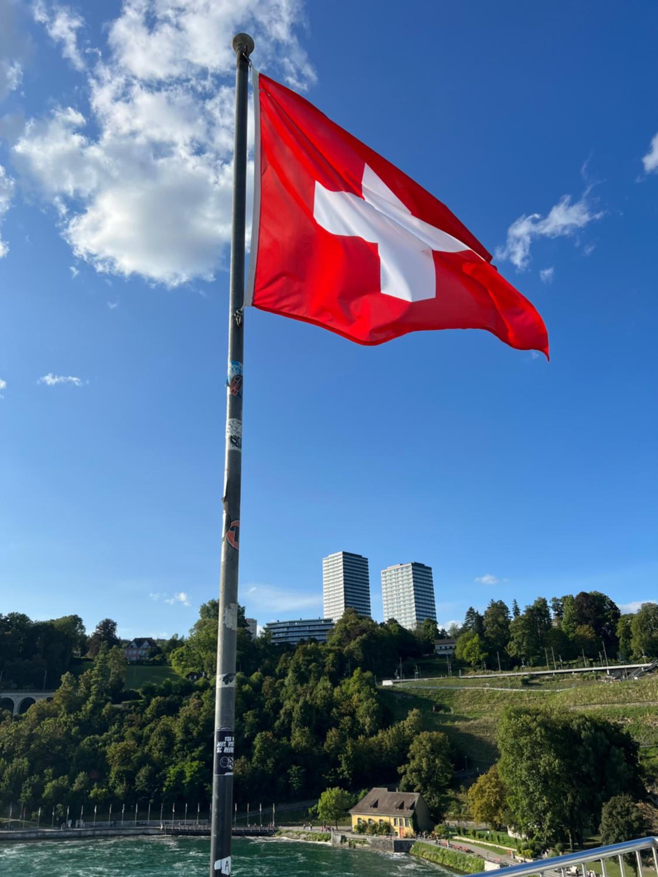 MARYS family friendly Apartments,VISIT RHINE FALLS for FREE if you stay 2 nights, SOHO 95m2 2-Bedrooms 2nd floor & SOUTH BEACH 105m2 3-Bedrooms & LOFT 115m