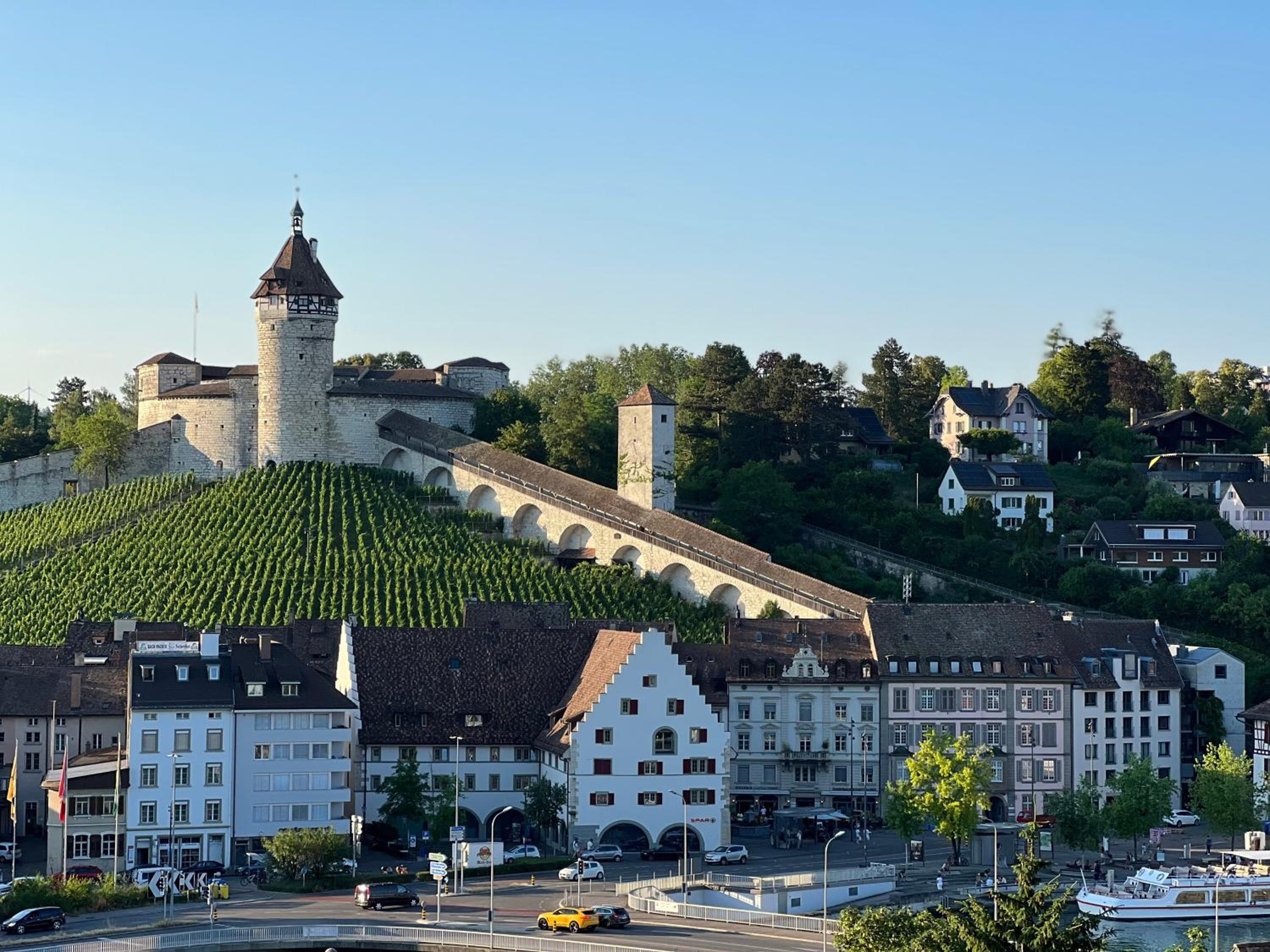 MARYS family friendly Apartments,VISIT RHINE FALLS for FREE if you stay 2 nights, SOHO 95m2 2-Bedrooms 2nd floor & SOUTH BEACH 105m2 3-Bedrooms & LOFT 115m