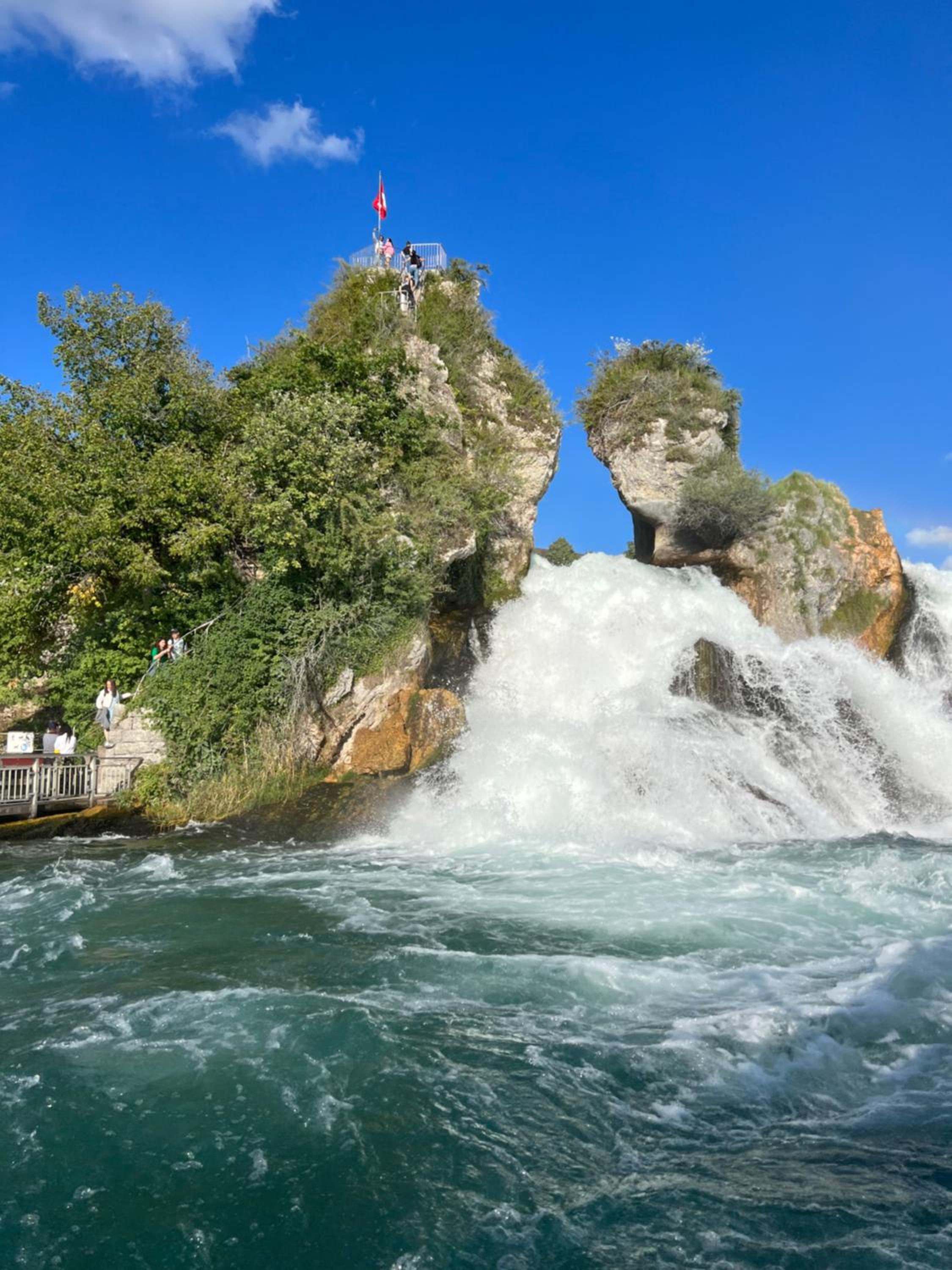 MARYS family friendly Apartments,VISIT RHINE FALLS for FREE if you stay 2 nights, SOHO 95m2 2-Bedrooms 2nd floor & SOUTH BEACH 105m2 3-Bedrooms & LOFT 115m